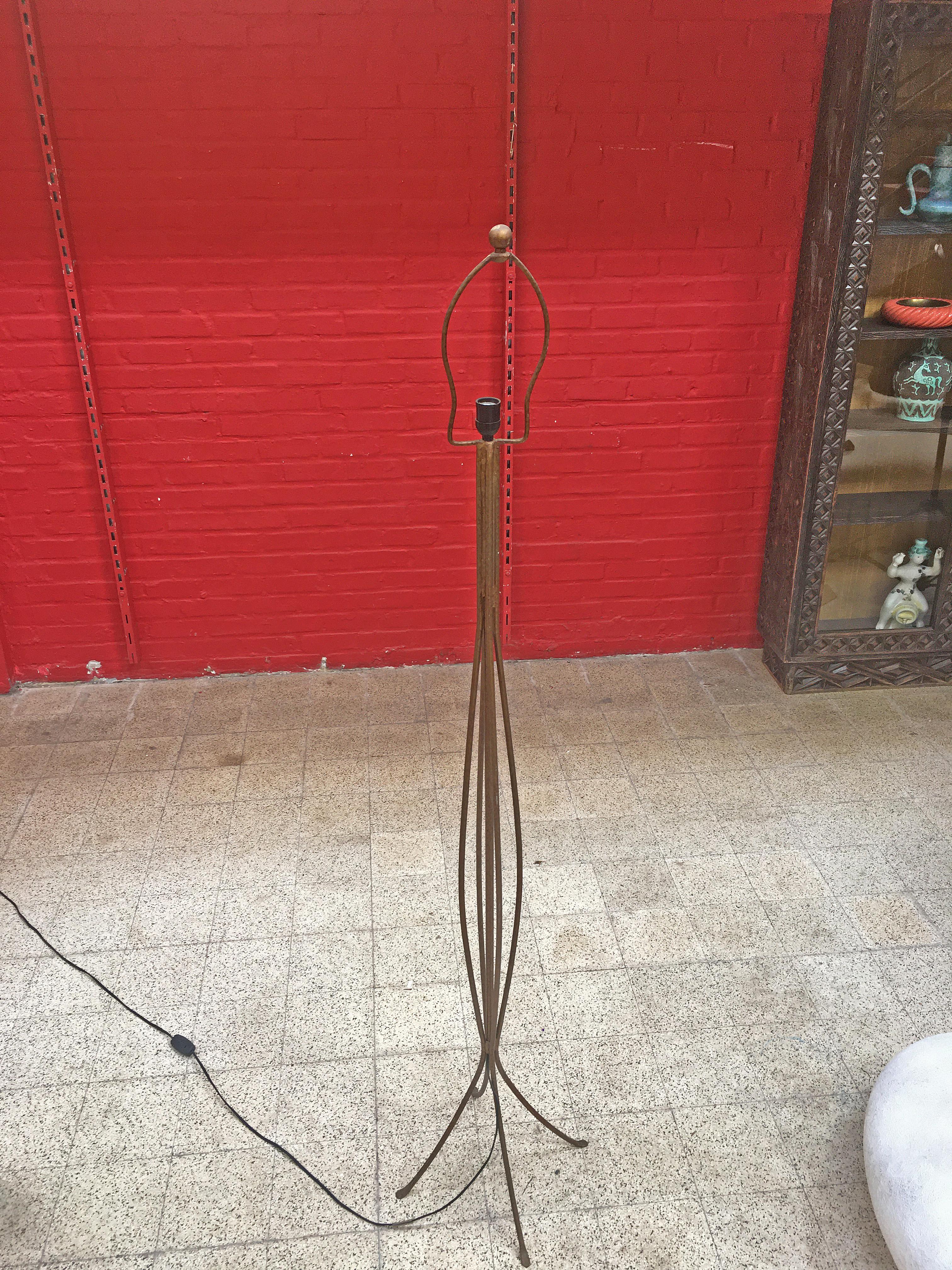 Floor Lamp in Gilded Metal, circa 1950 For Sale 1