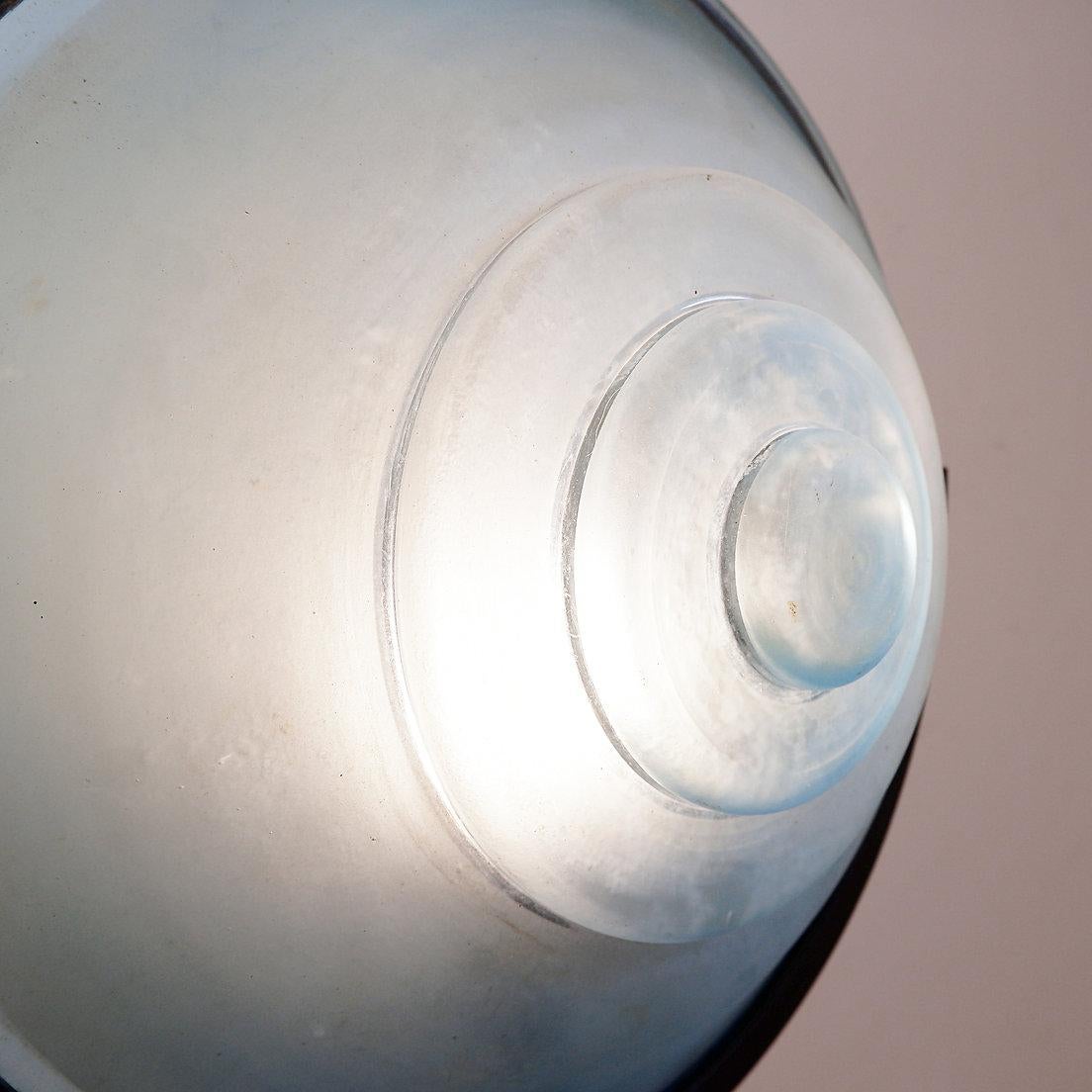 Lampada da terra in metallo e disco in vetro sabbiato in vendita 9