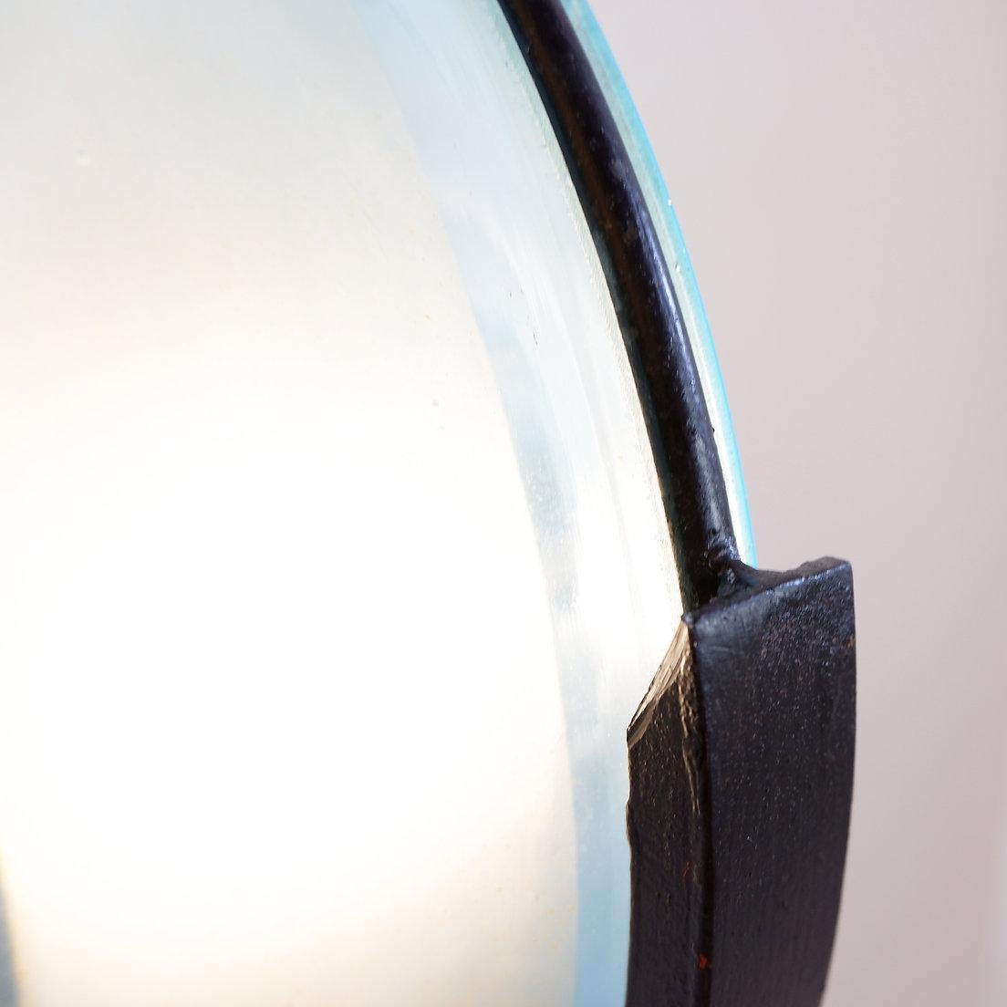 Lampada da terra in metallo e disco in vetro sabbiato In condizioni buone in vendita a Linkebeek, BE