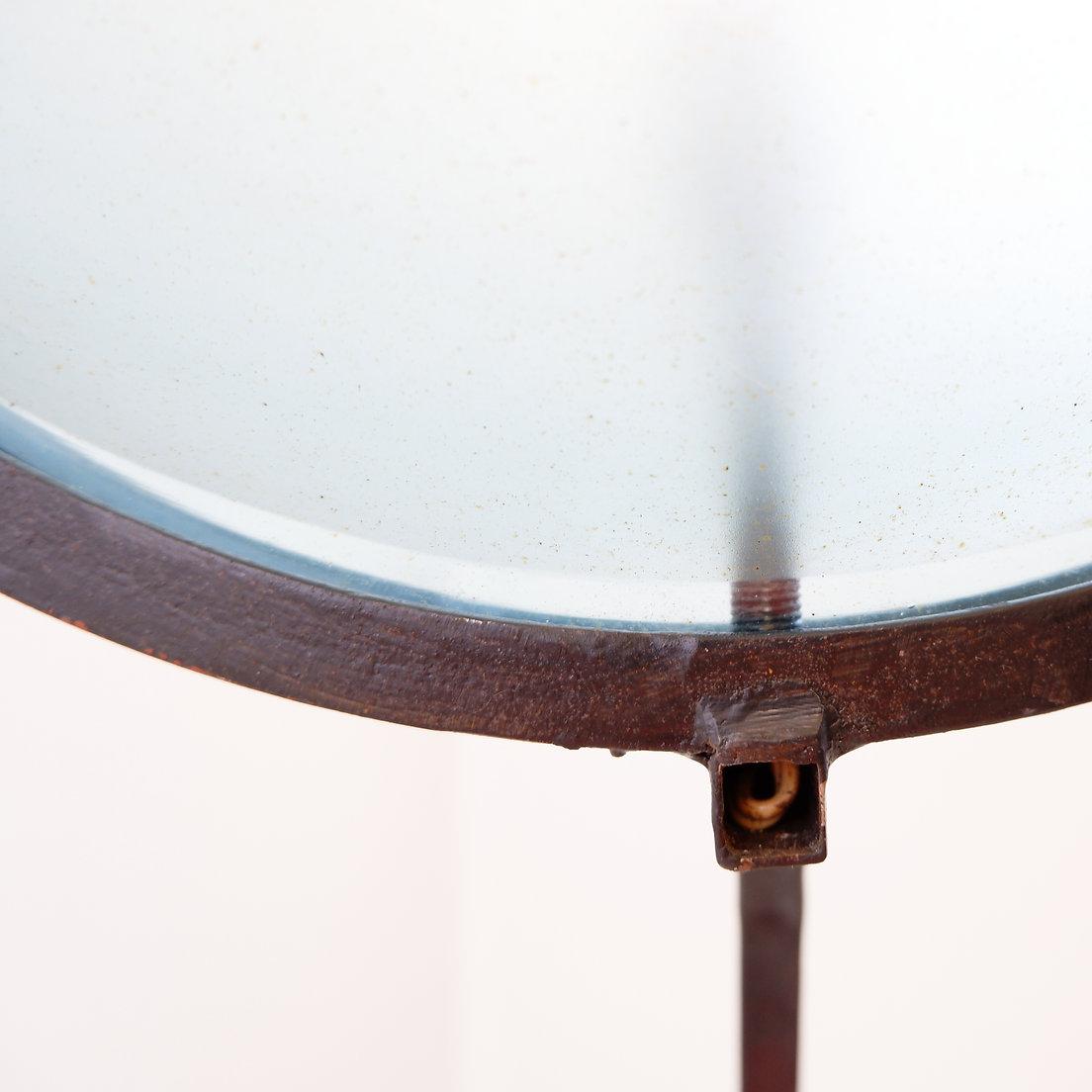 Metallo Lampada da terra in metallo e disco in vetro sabbiato in vendita