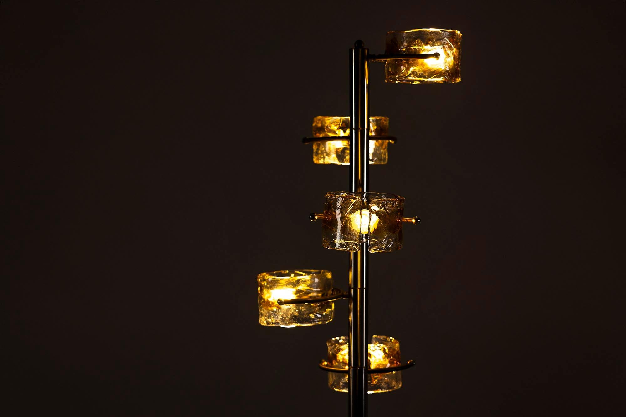 Mid-Century Modern Floor lamp in Murano and Chromed Metal in the style of Tony Zuccheri, Italy 1970