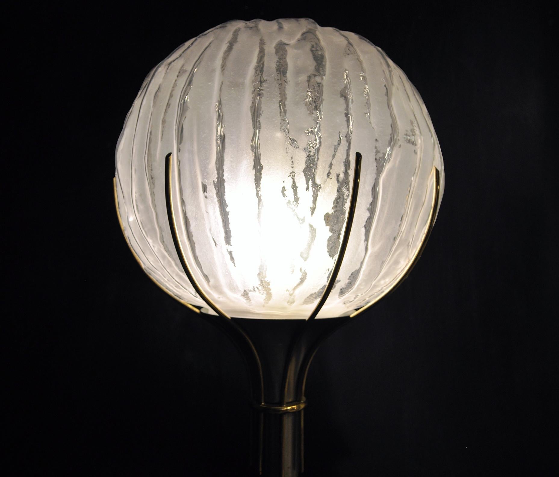 Mid-Century Modern Floor Lamp in Murano Glass. Producer Luci Illuminazione, 1960's For Sale