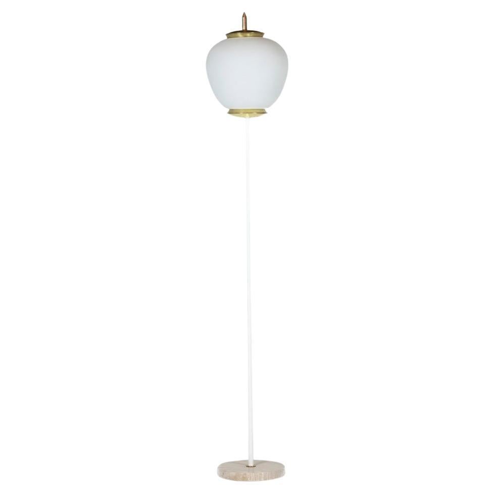 Lampadaire en opaline, métal laqué et laiton doré. 1950s.