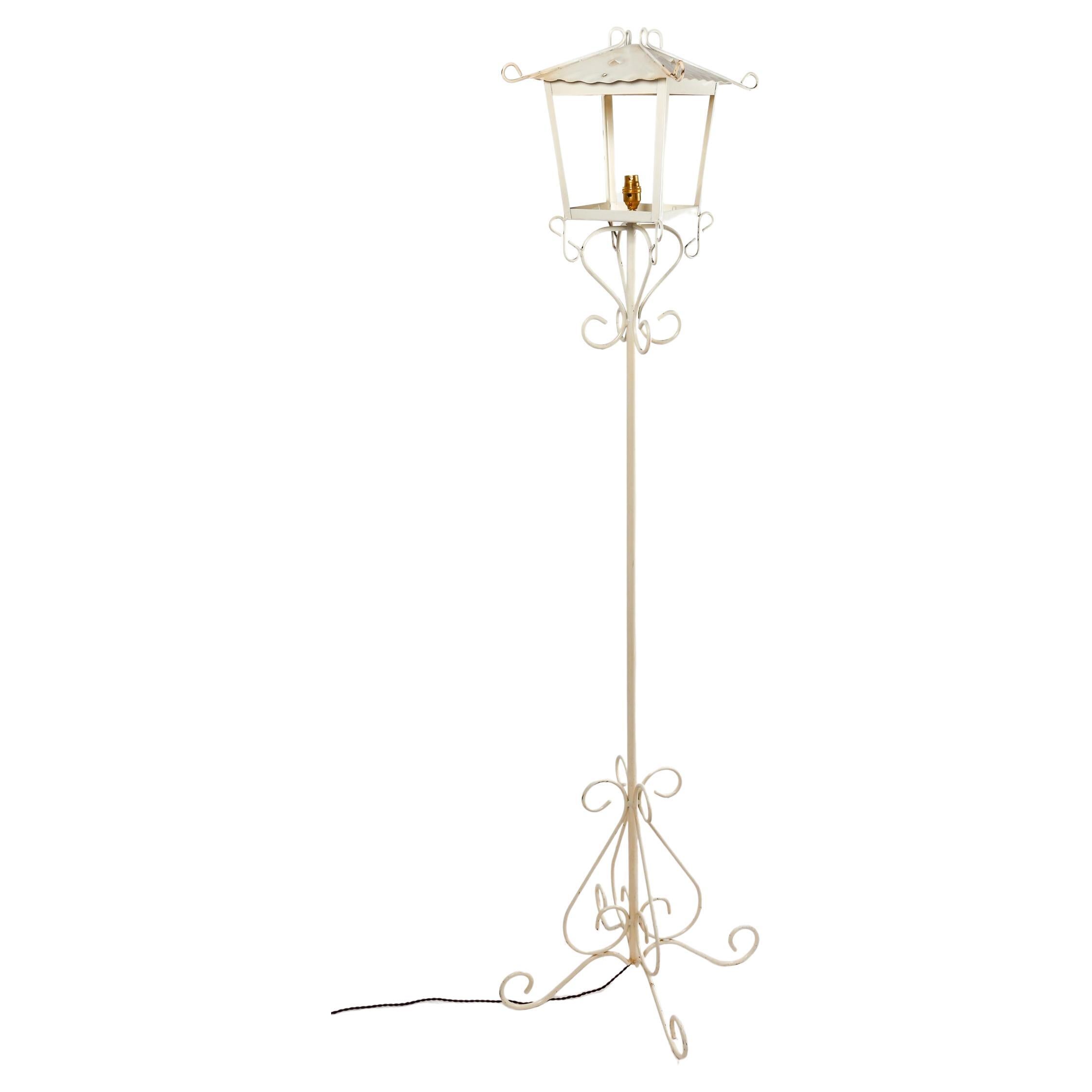 Floor lamp in Painted Wrought Iron by Maison R.Gleizes, 1950-1960 Design. For Sale