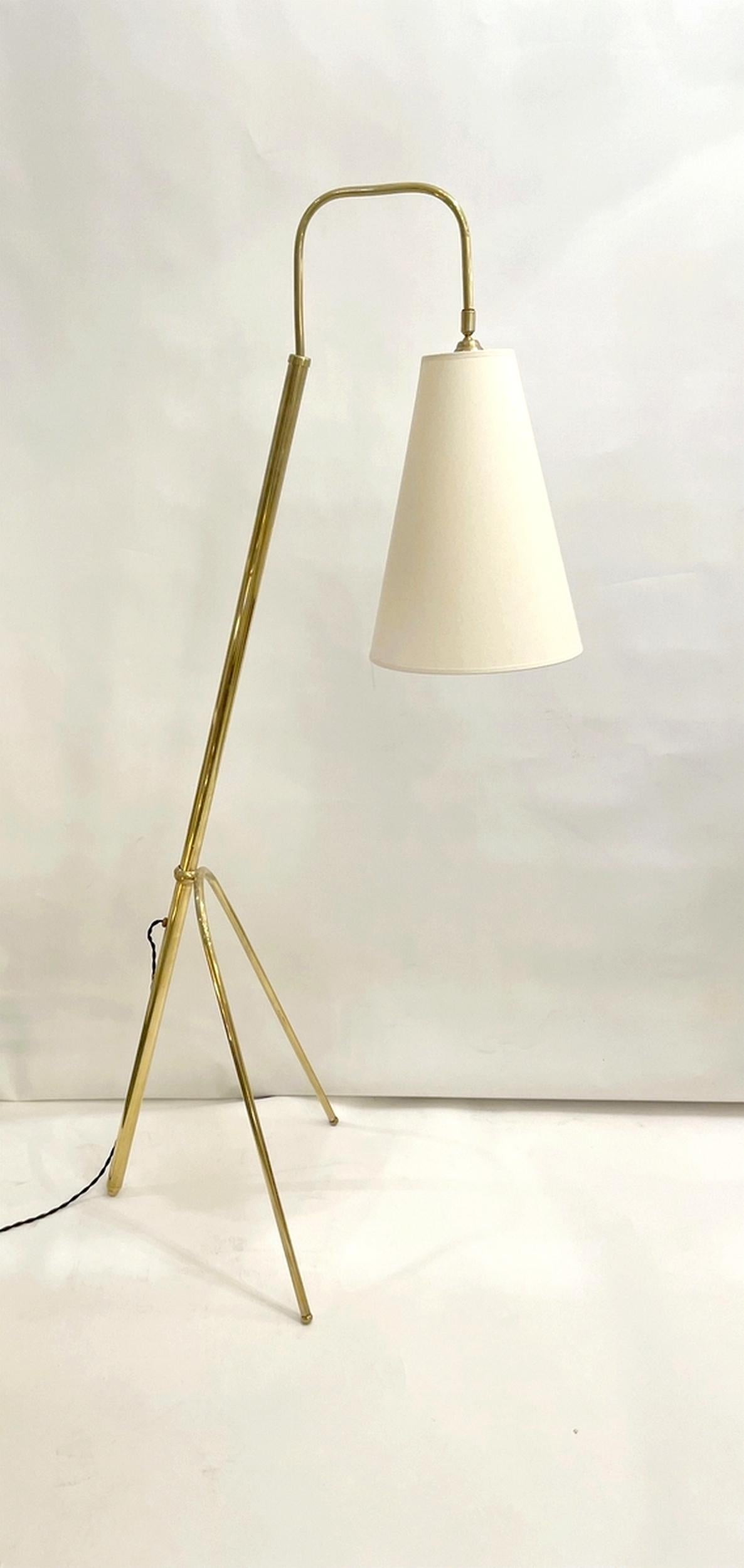 Extendable and adjustable floor lamp in polished brass from the 1960s.
Shade are mounted on a swivel ball joint and the arm of light is extensible.
The shade is new, redone identical to the original.
Height: Between 143 cm (56.3 inches) and 182 cm
