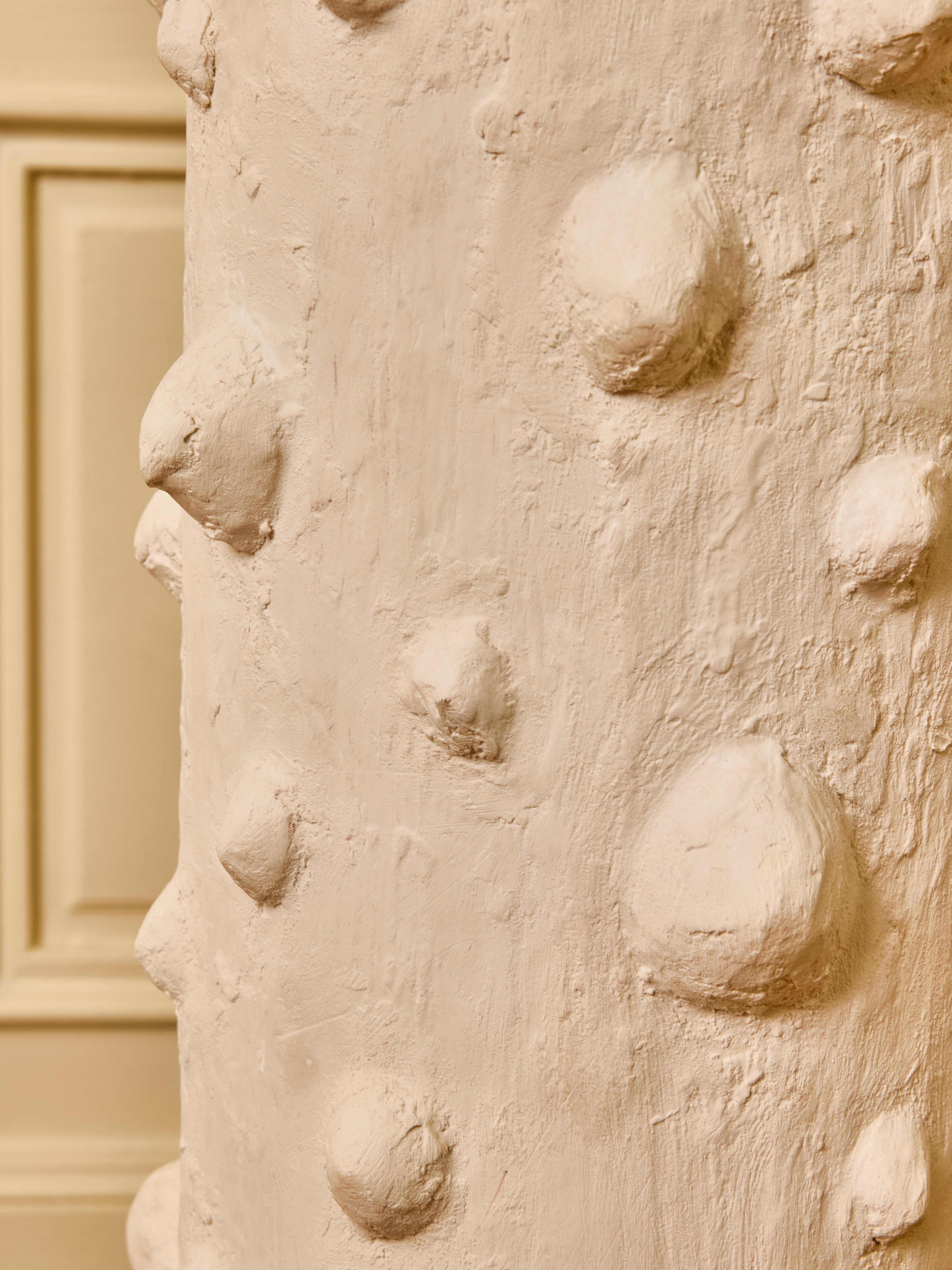 French Floor lamp in sculpted plaster signed by LYNX For Sale
