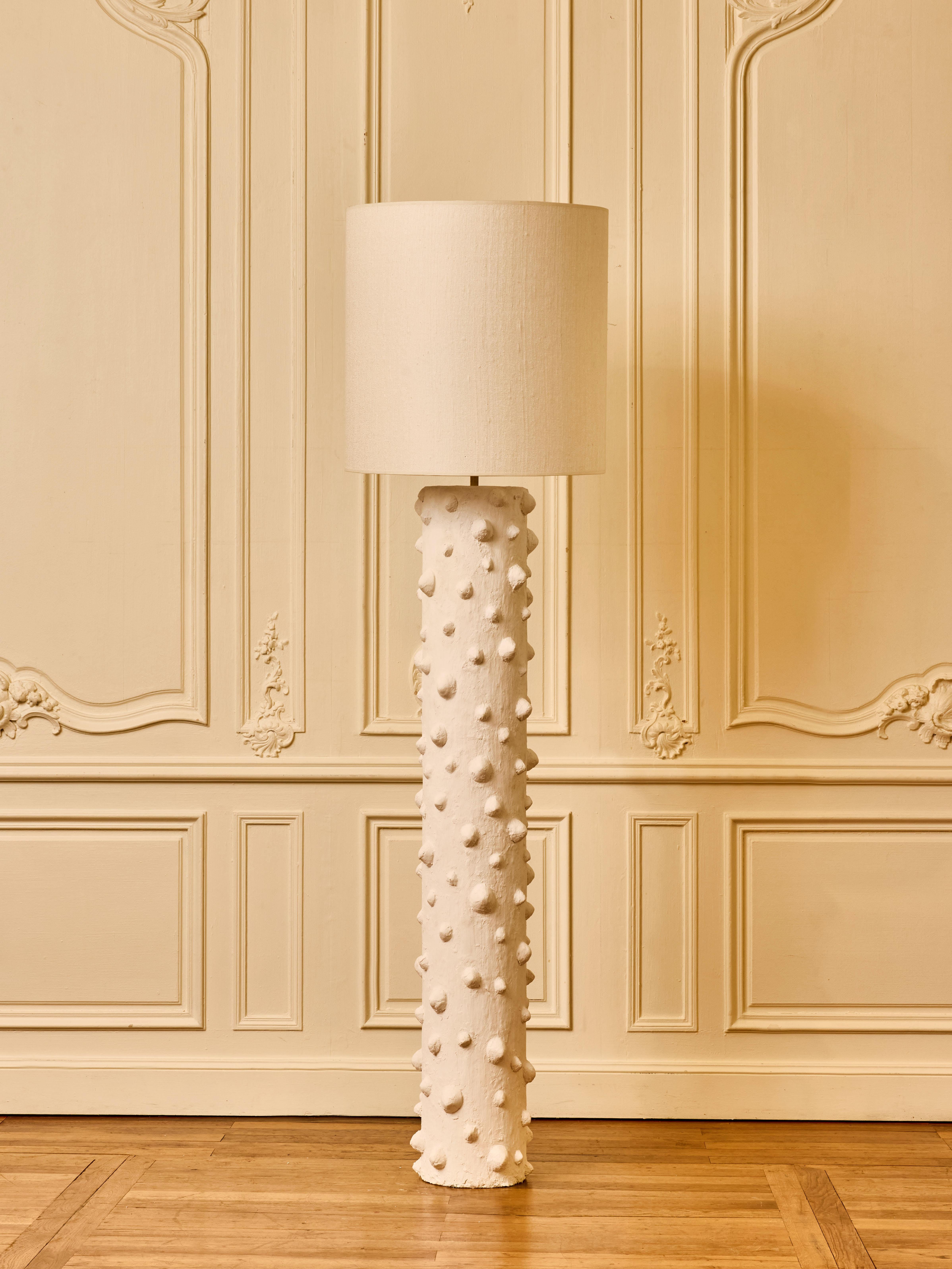 Contemporary Floor lamp in sculpted plaster signed by LYNX For Sale