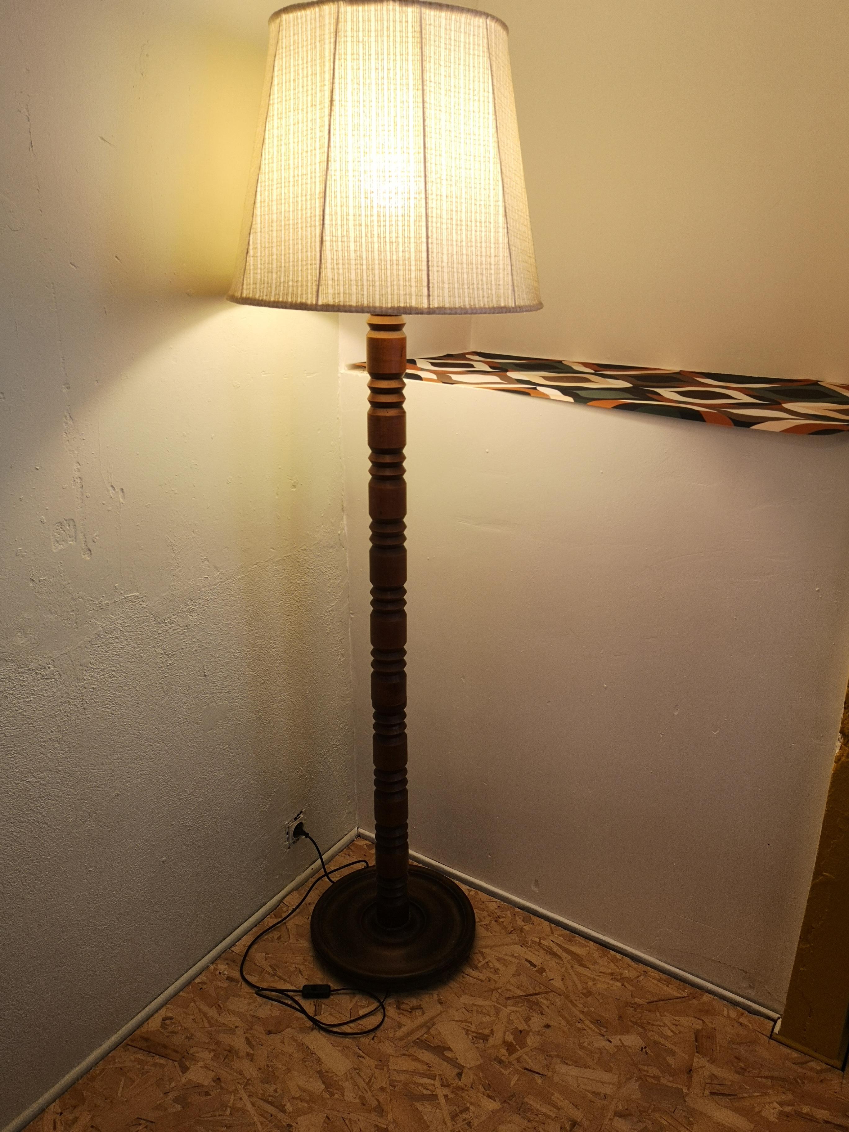Floor Lamp in Solid Oak Charles Dudouyt 3
