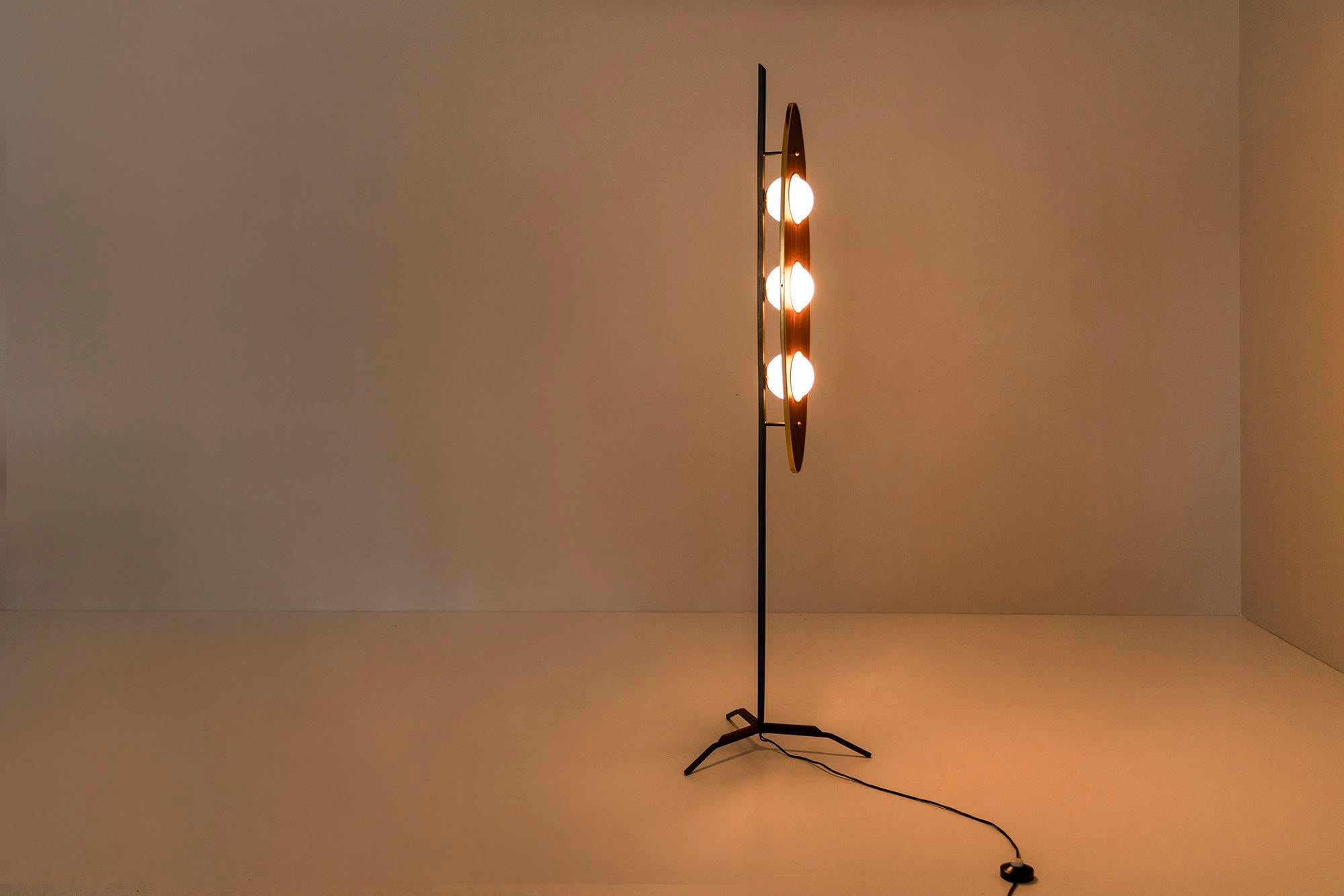 Mid-Century Modern Floor Lamp in Teak and Brass in the Style of Goffredo Reggiani, Italy, 1970s
