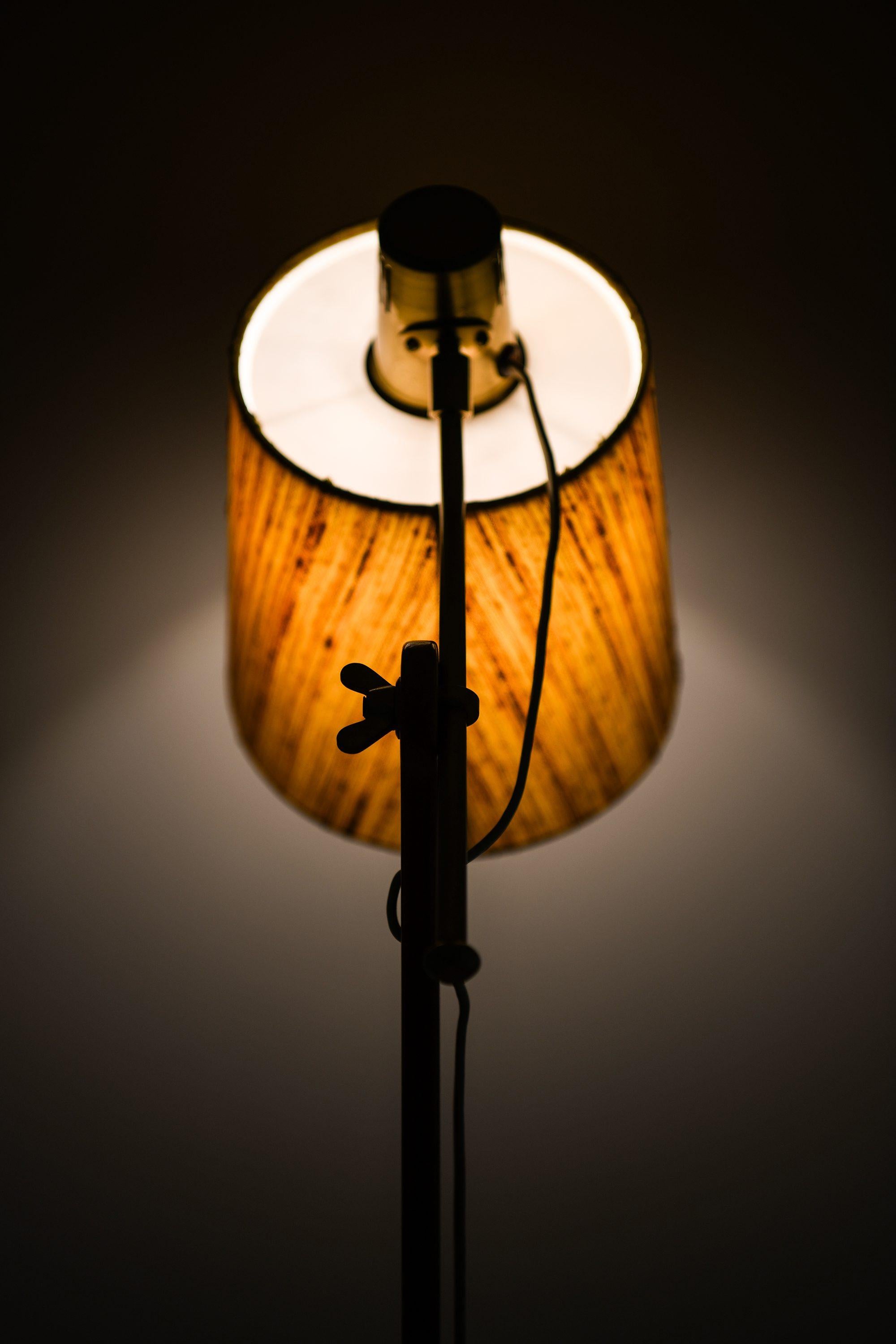 Lampadaire en teck, laiton et abat-jour original par Hans Bergström, années 1950 Bon état - En vente à Limhamn, Skåne län