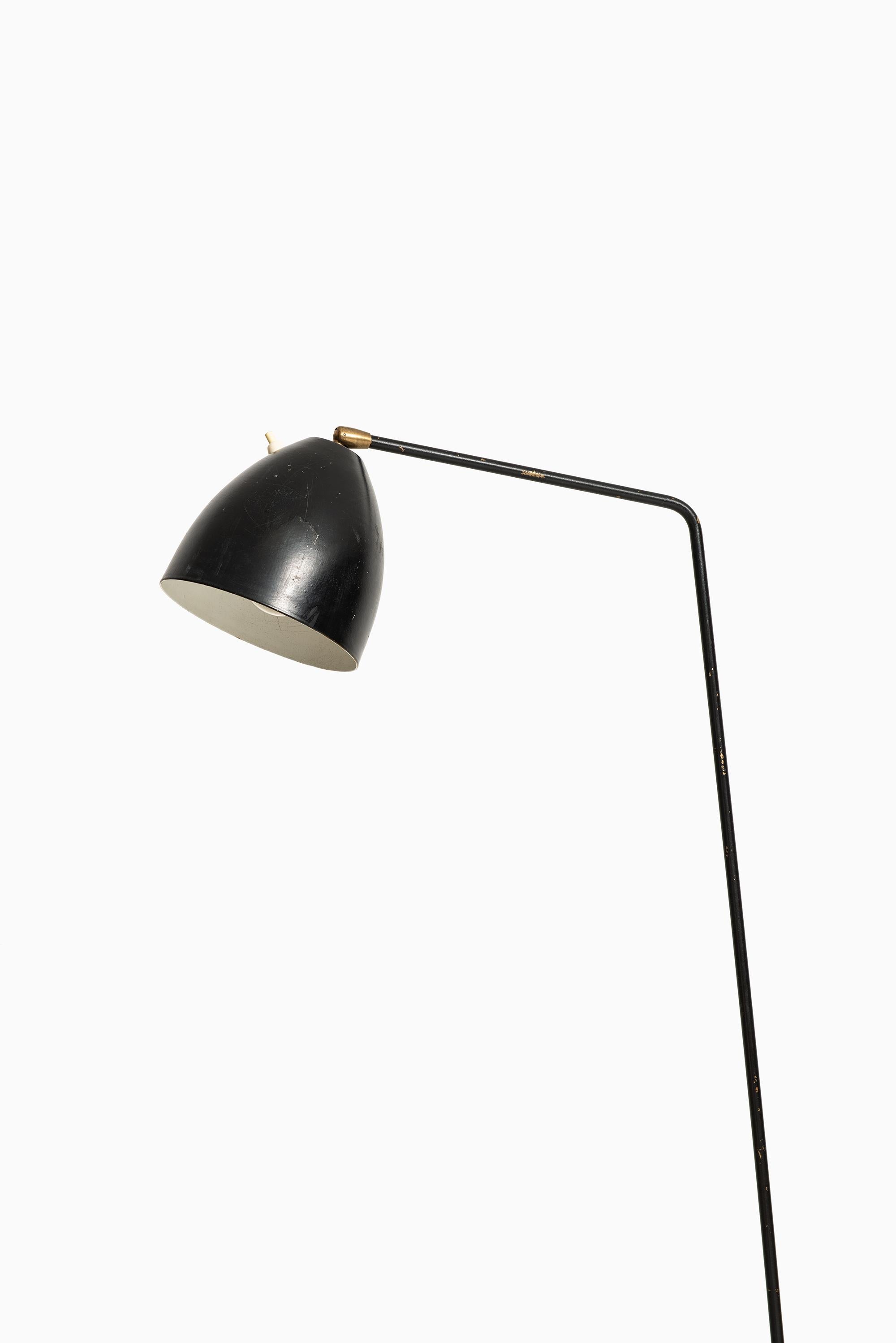 Seltene Stehlampe in der Art von Greta Magnusson-Grossman. Wahrscheinlich von Bergbom in Schweden hergestellt.