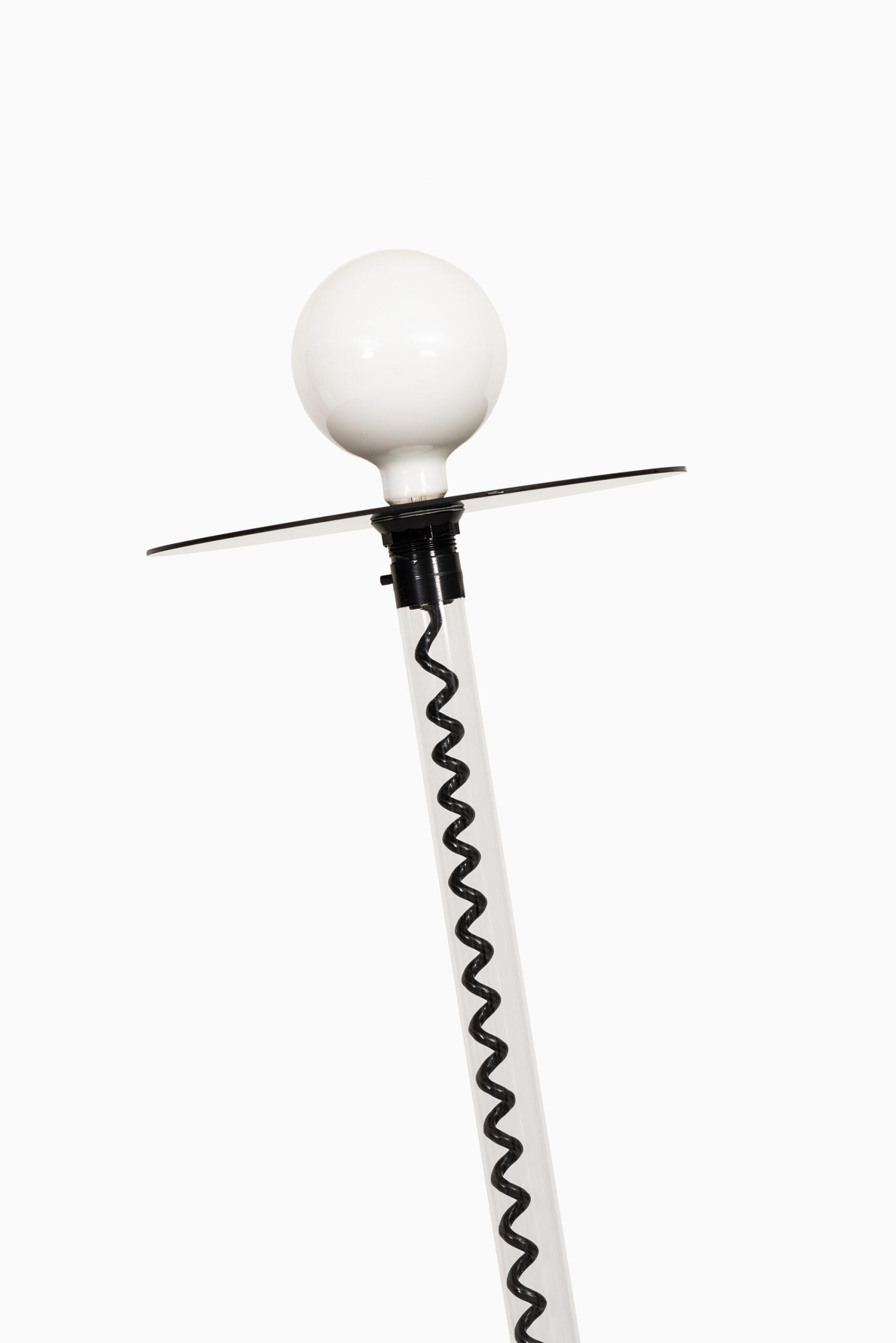Floor lamp in the manner of the Memphis group in Italy. Probably produced in Italy.