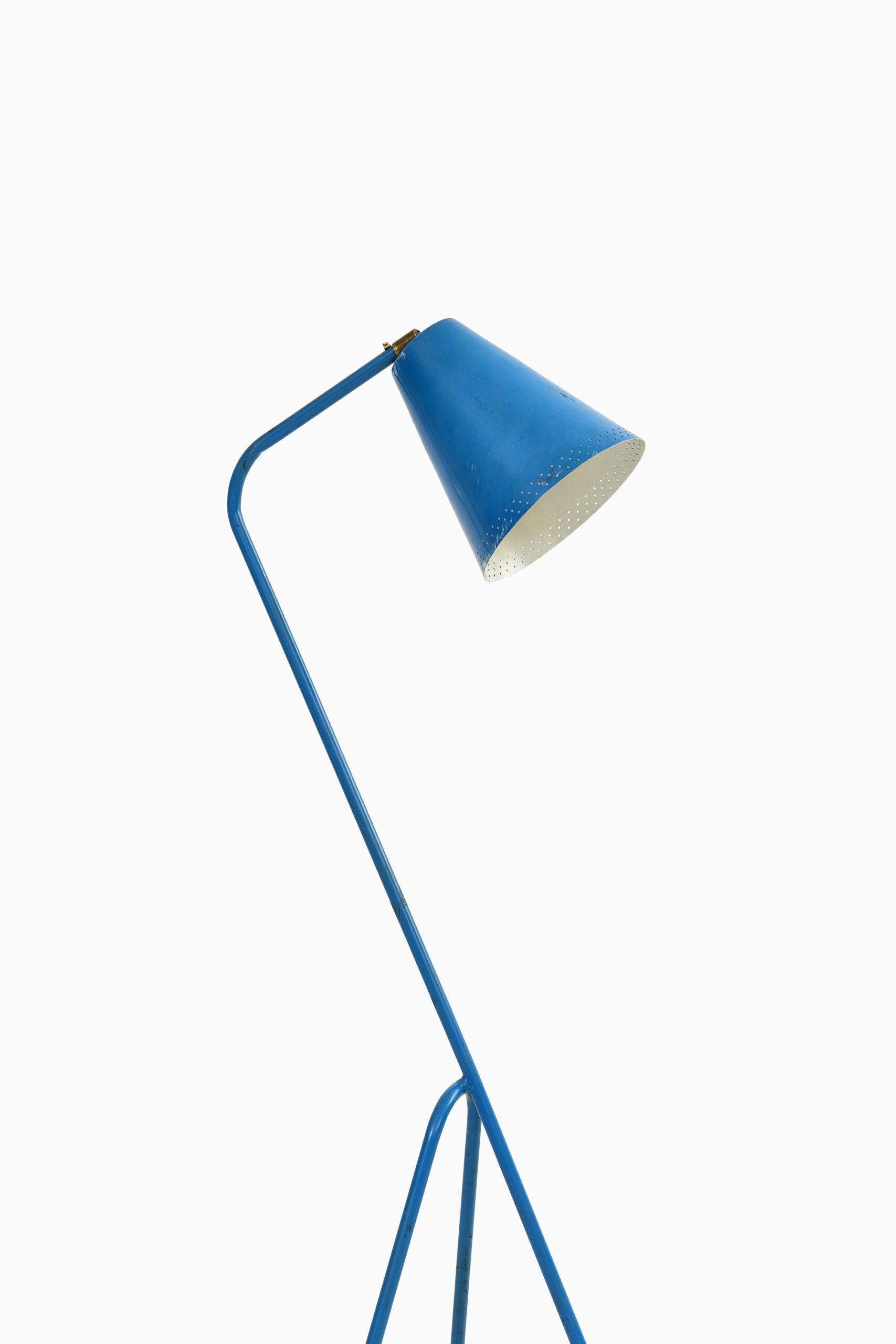 Rare floor lamp by unknown designer. In the style of Greta Magnusson-Grossman. Probably produced in Sweden.