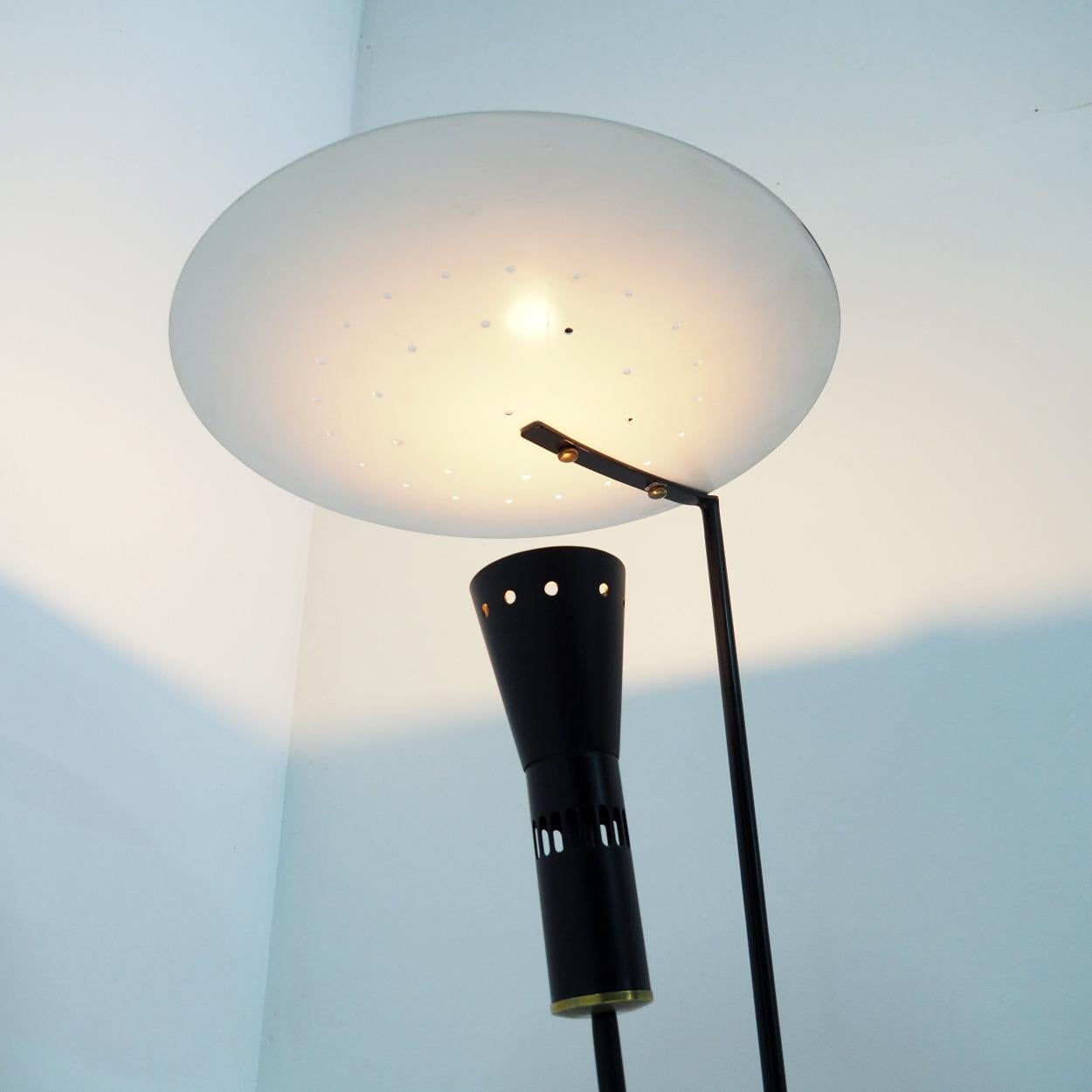 Mid-Century Modern Floor lamp in the style of the ‘B211’ lamp by Michel Buffet. For Sale