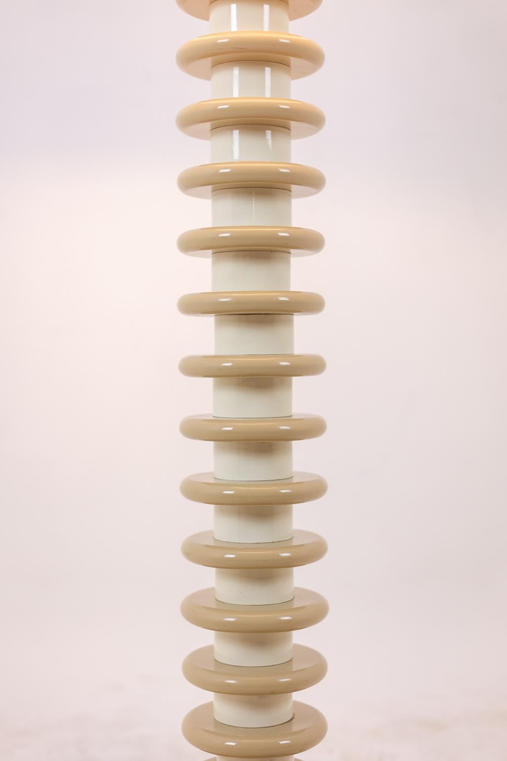 Laccato Floor lamp in white and beige lacquered wood. 1980s-90s in vendita