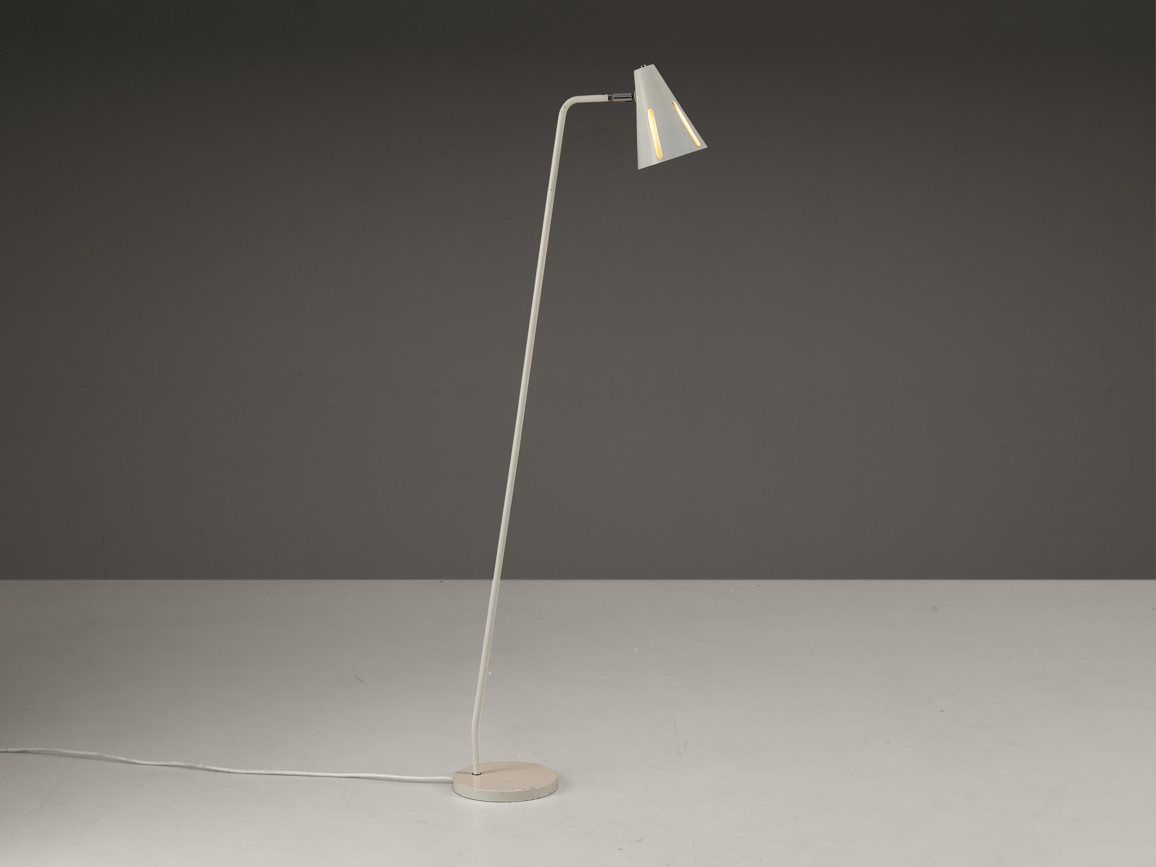 Floor Lamp in White Patinated Metal In Good Condition In Waalwijk, NL