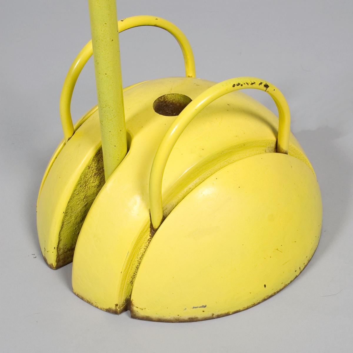 Mid Century Modern, Italian Floor Lamp in Yellow Lacquered Metal by Gae Aulenti In Fair Condition For Sale In London, GB