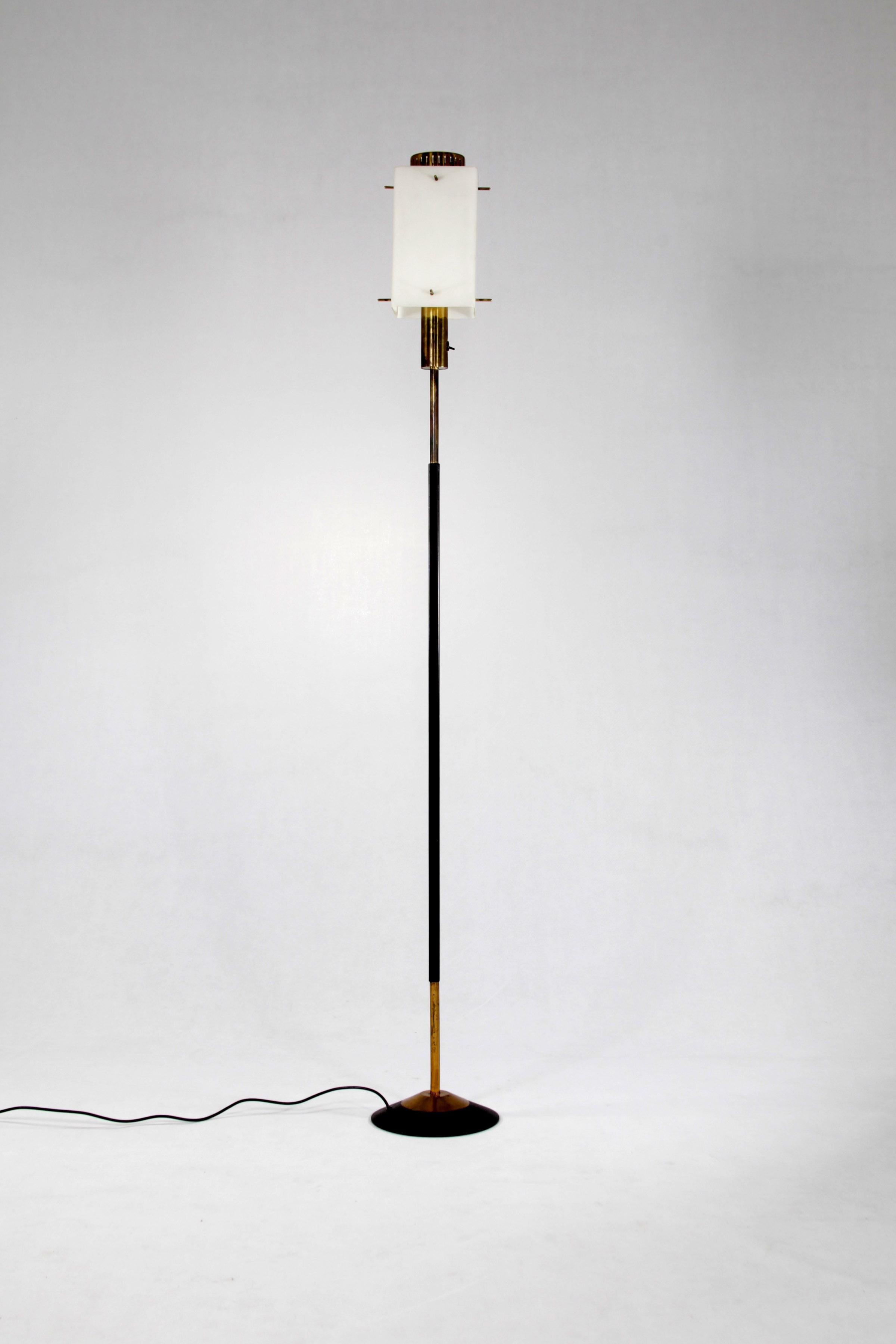 Lacquered Mid-Century Modern Stilnovo Brass Floor Lamp, Italy, 1950s For Sale