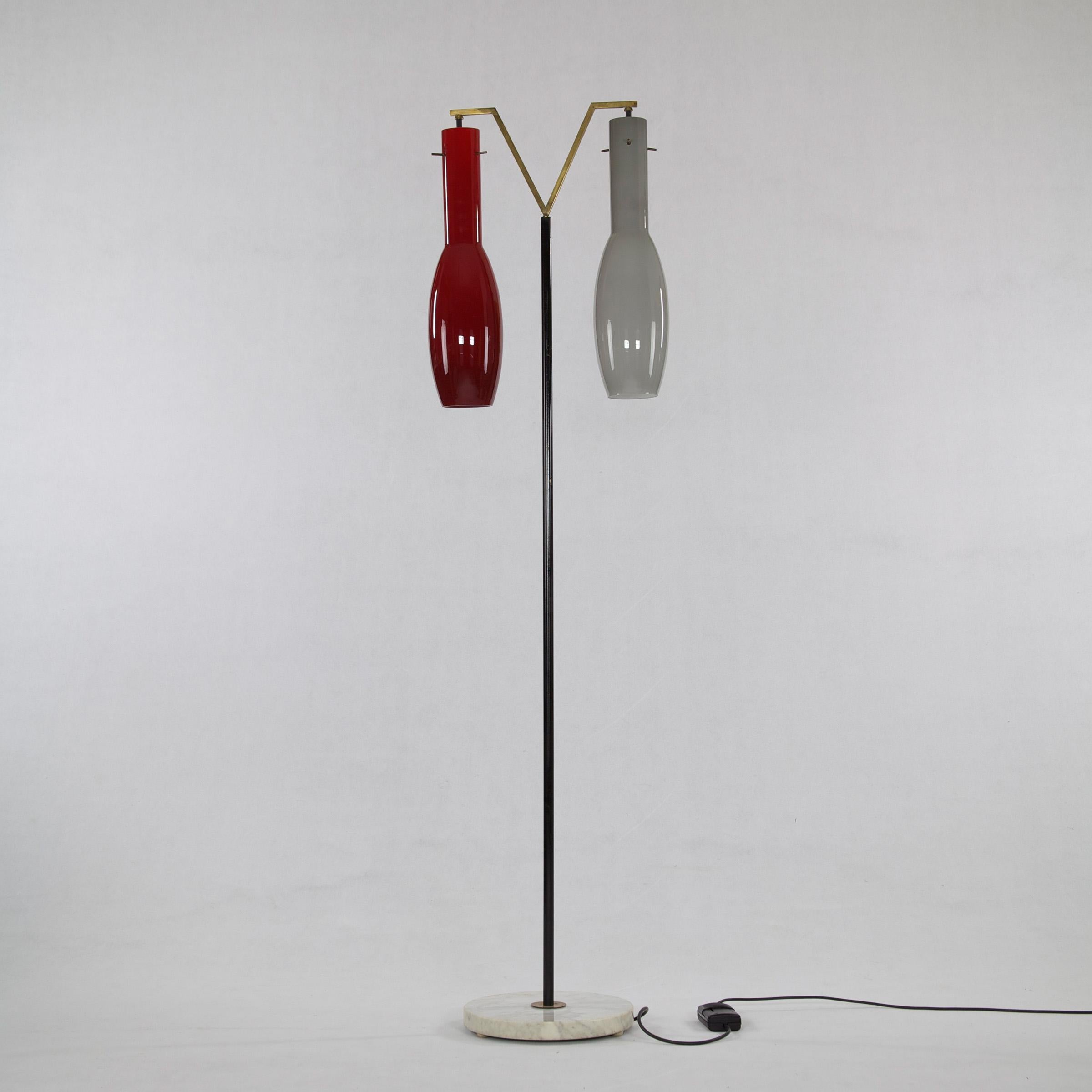 Italian Two-Tone Glass Shades Floor Lamp with Lacquered Iron Bar, 1950s In Good Condition In Wolfurt, AT