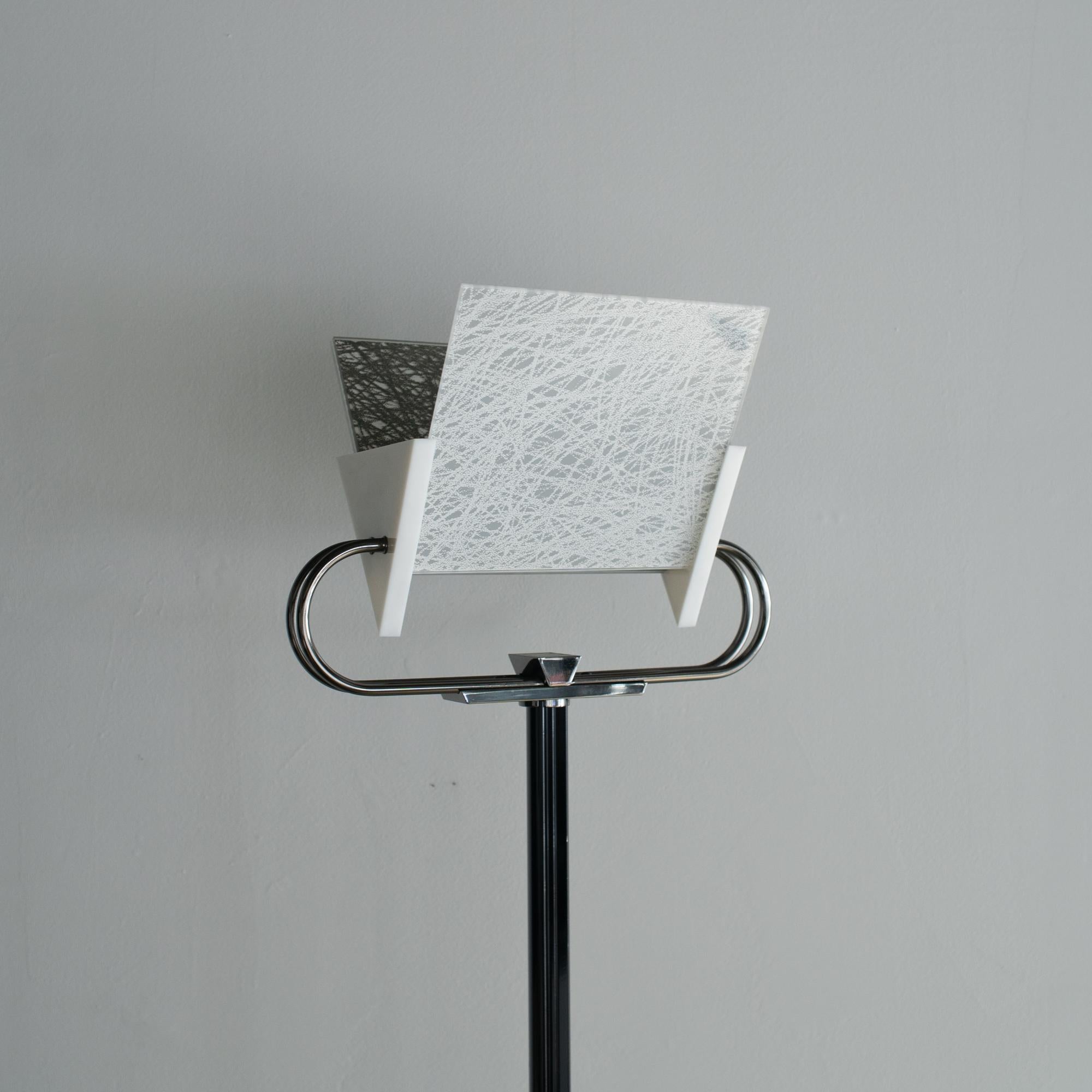 Lámpara de pie Rey y Miranda Triana 80s Arteluce Minimalsit Postmoderna finales del siglo XX en venta