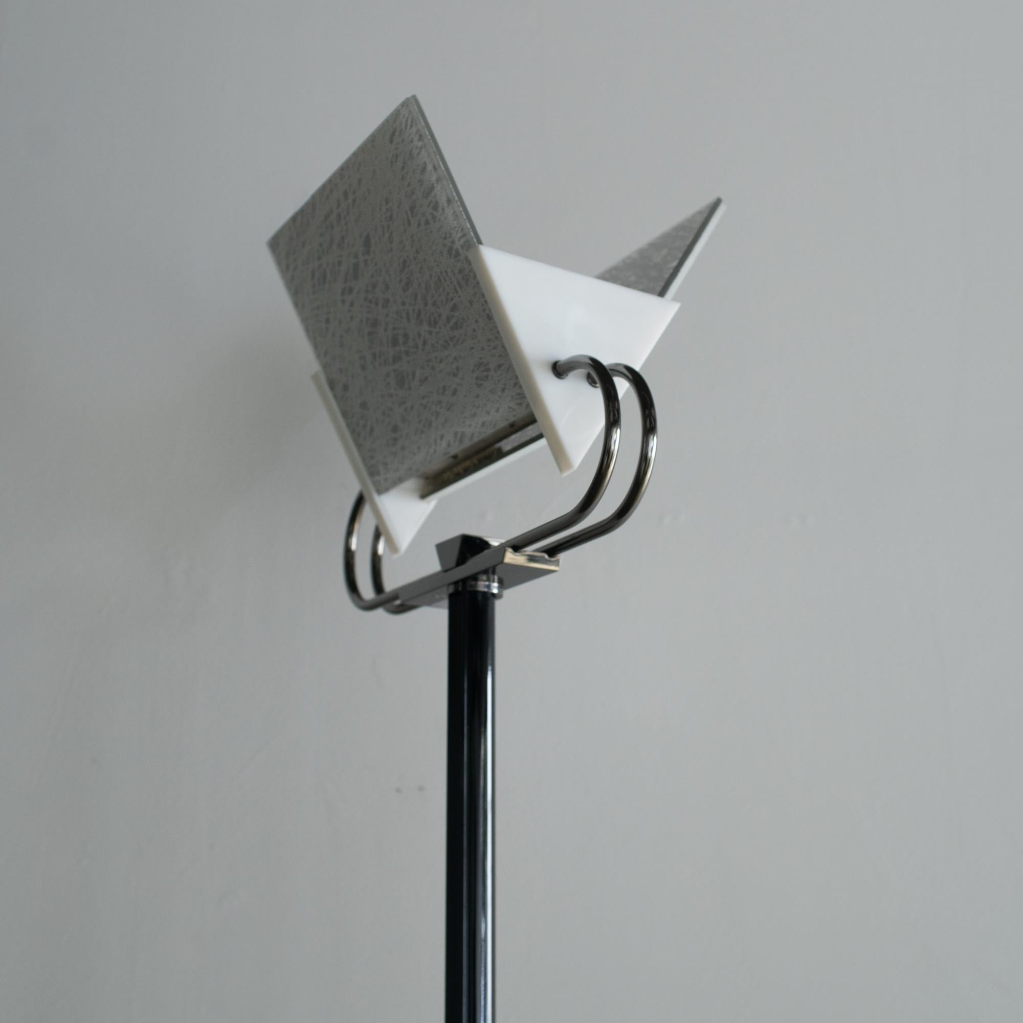 Lámpara de pie Rey y Miranda Triana 80s Arteluce Minimalsit Postmoderna en venta 1