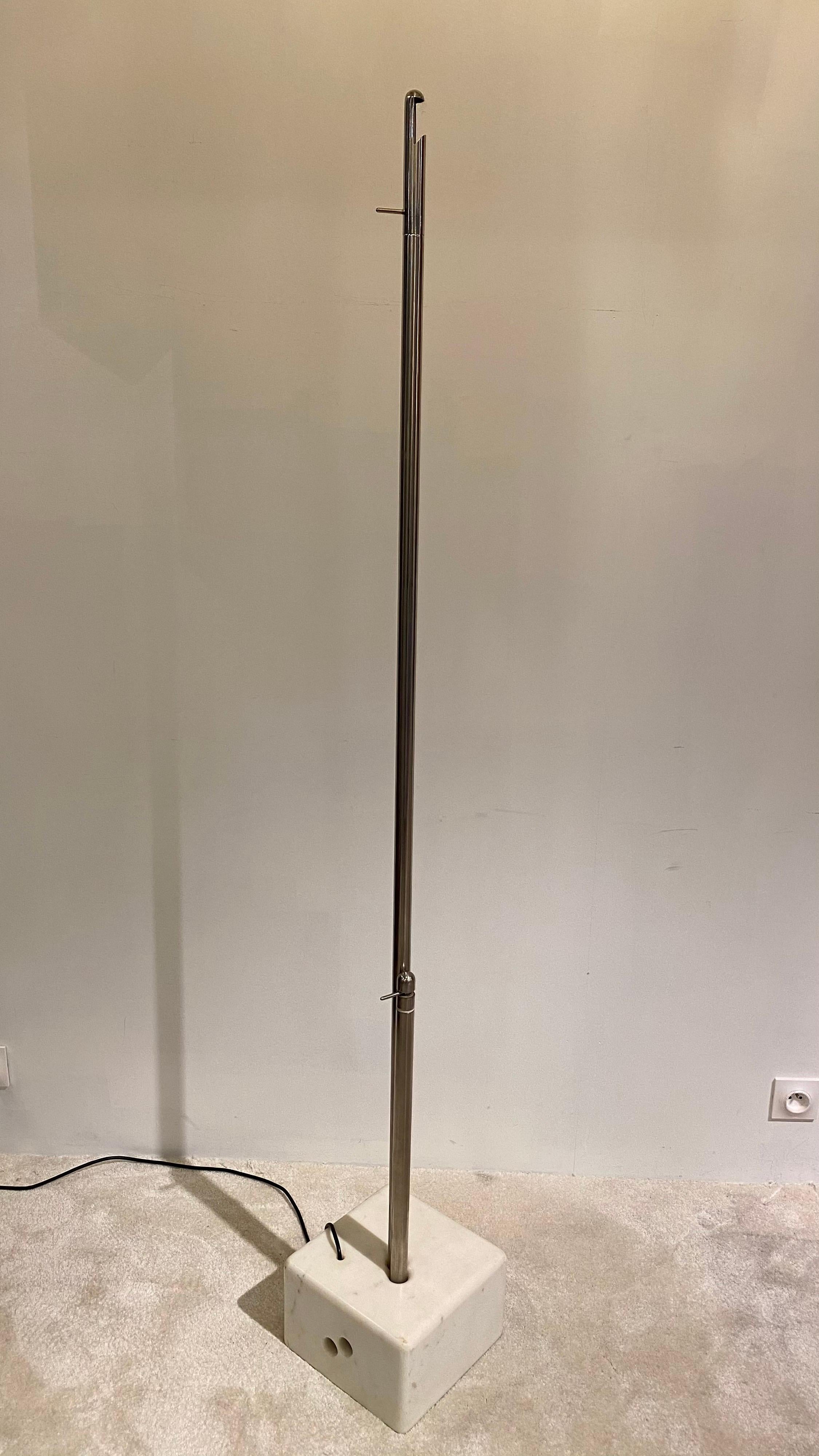 Floor lamp laser designed by Giorgio De Ferrari for VeArt , 1973.
Floor lamp, in steel with marble base. The dimmer is incorporated in the smaller steel tube and the top of the longer tube is ajustable in all directions.
  