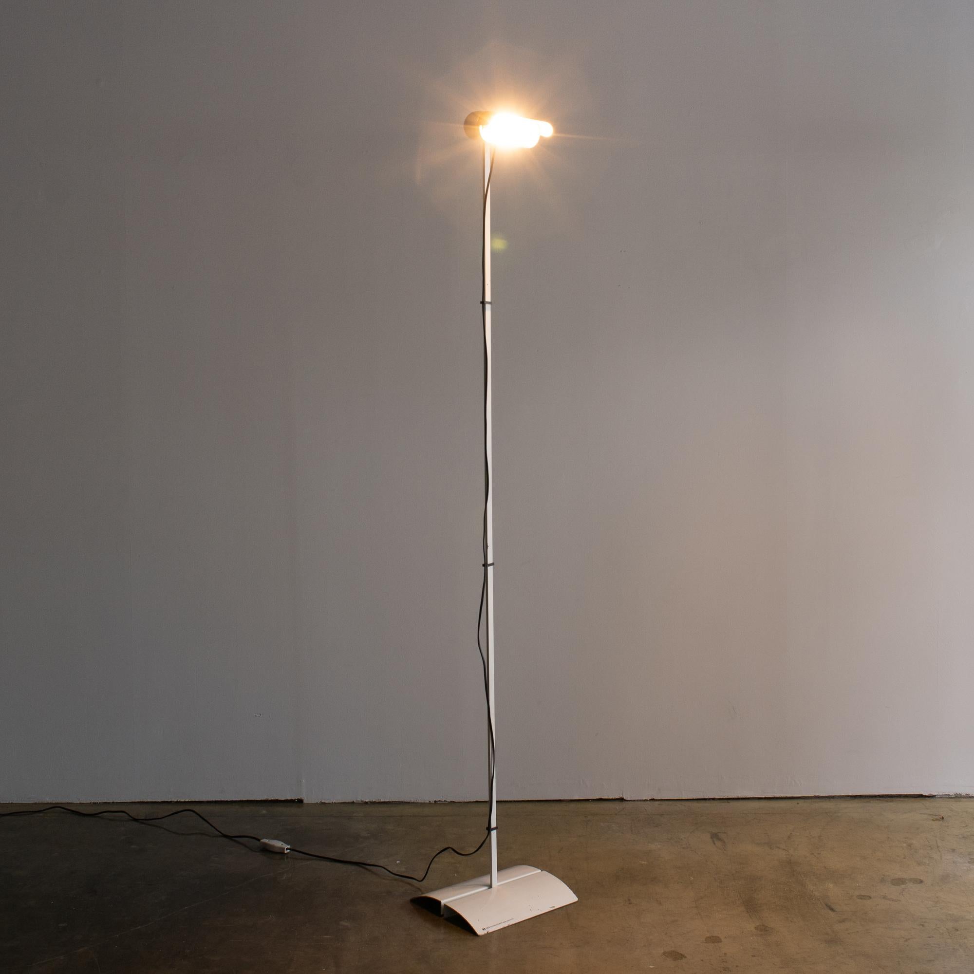 Postmoderno Lampada da terra Luci anni '70-'80 stile moderno italiano Stilnovo in vendita