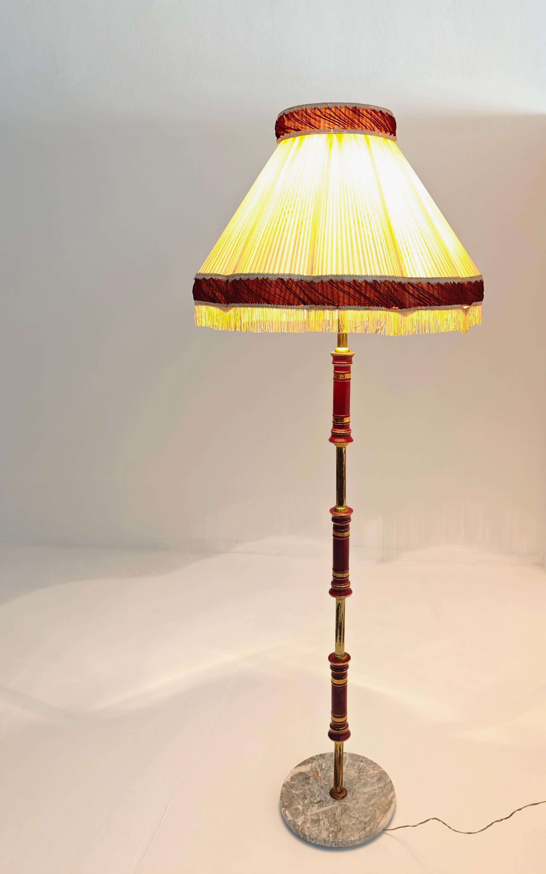 Lámpara de pie Made in Italy 1940/50s Mármol y latón Mediados de siglo en venta 1
