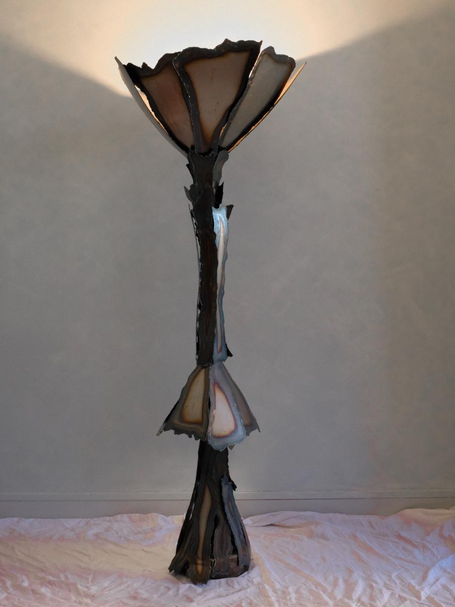Floor Lamp Made of Cut and Oxidized Steel Sheets, French production 1980 In Good Condition In MARSEILLE, FR