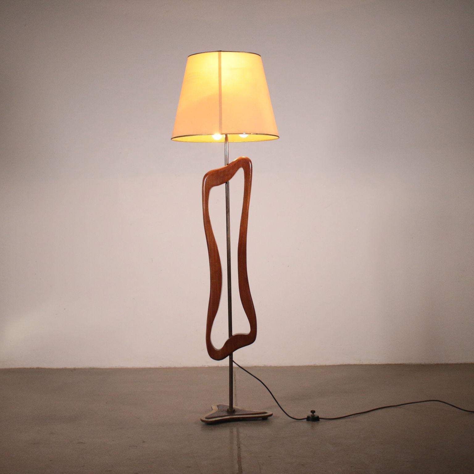 A floor lamp with fabric lampshade. Wood and brass. Manufactured in Argentine, 1950s.