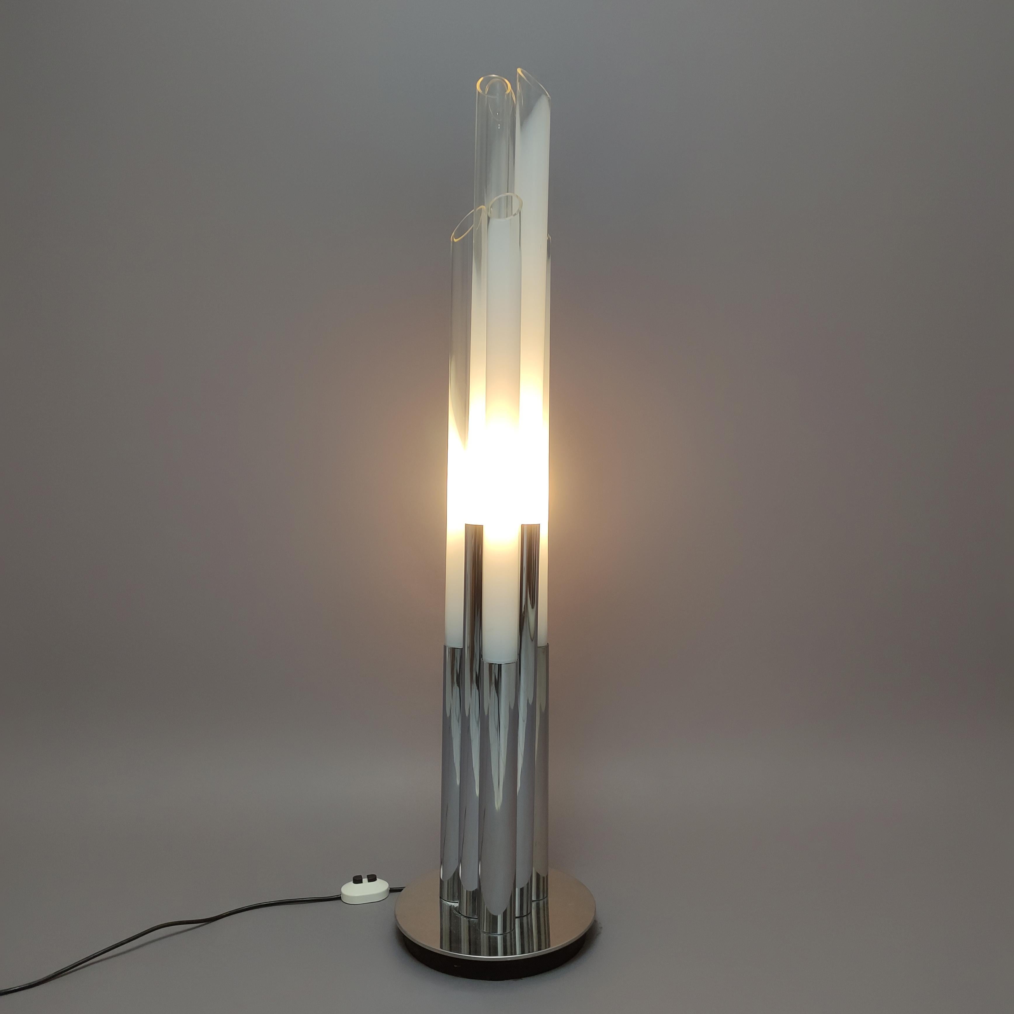 This Is a rare Mazzega floor lamp, mod. Canne, design by murano master Carlo Nason .
His legendary works with sfumato glass Is known as one of the best Murano artist, with awesome works like Mazzega LT series.

This rare model have six canne sfumato