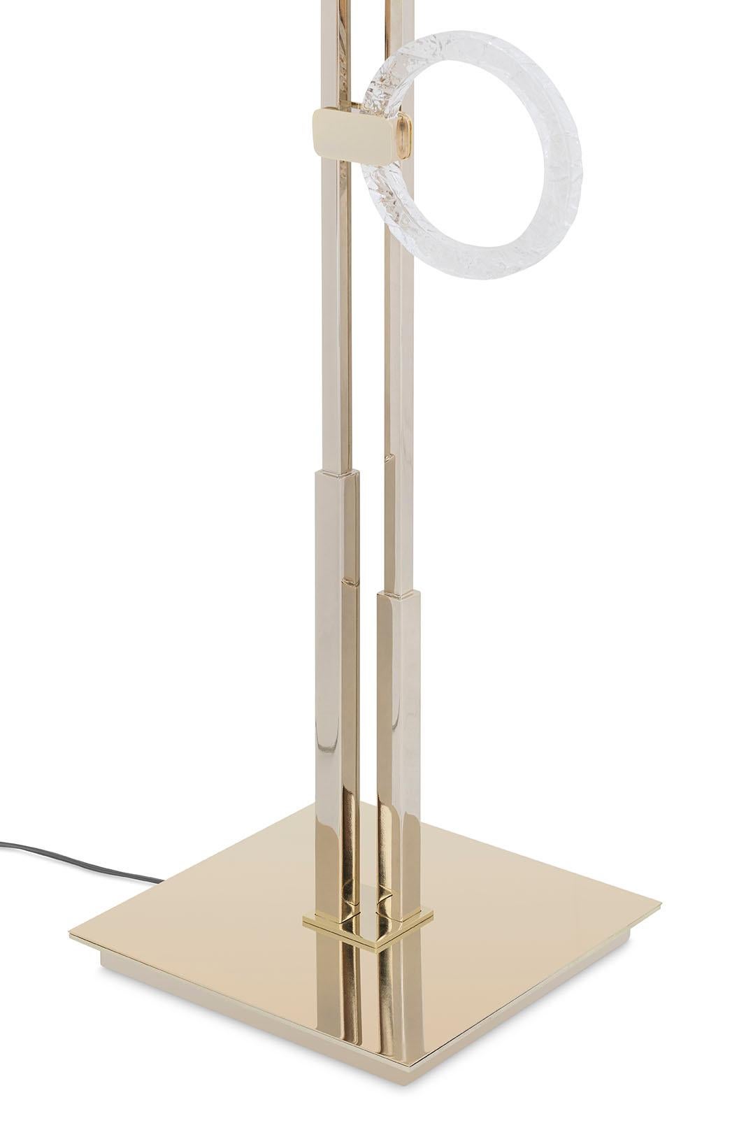 Lampada da terra in metallo Structur finitura champagne lucida Anello decorativo in metacrilato in vendita 1