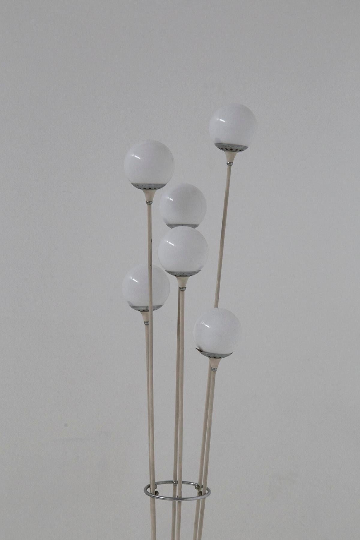 Stilnovo's Mod. Alberello floor lamp, dating from the 1950s, is a sublime example of mid-century Italian design. This lamp features a round base made of white marble, a material that lends stability and sophistication, evoking a sense of understated