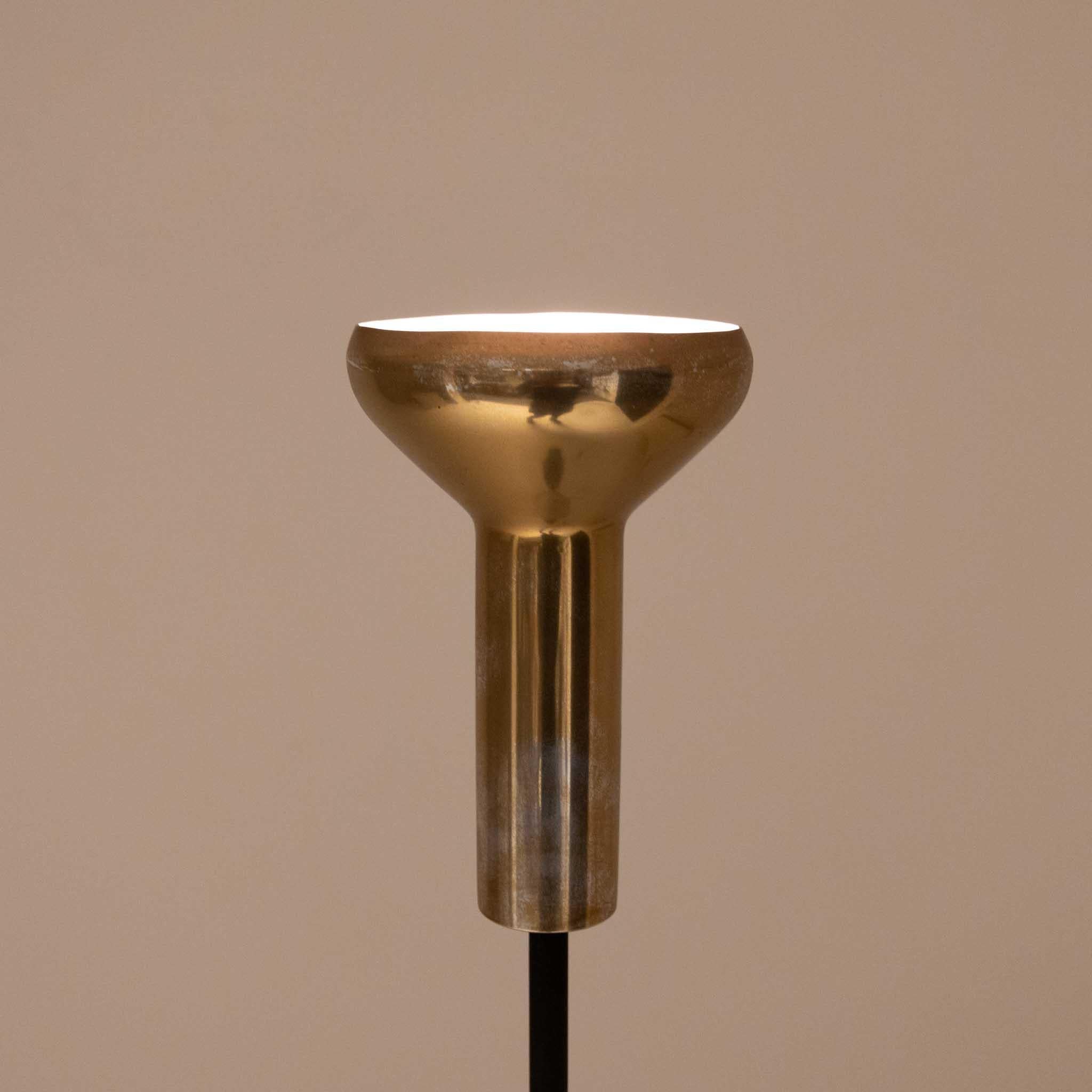 Floor lamp on a black cast-iron base, long black stem and lampshade of brass-plated aluminium (slightly rubbed). The floor lamp was designed by Gino Sarfatti for Arteluce in 1956. Cf. Lit: Clémence & Didier Krzentowski: The Complete Designers'
