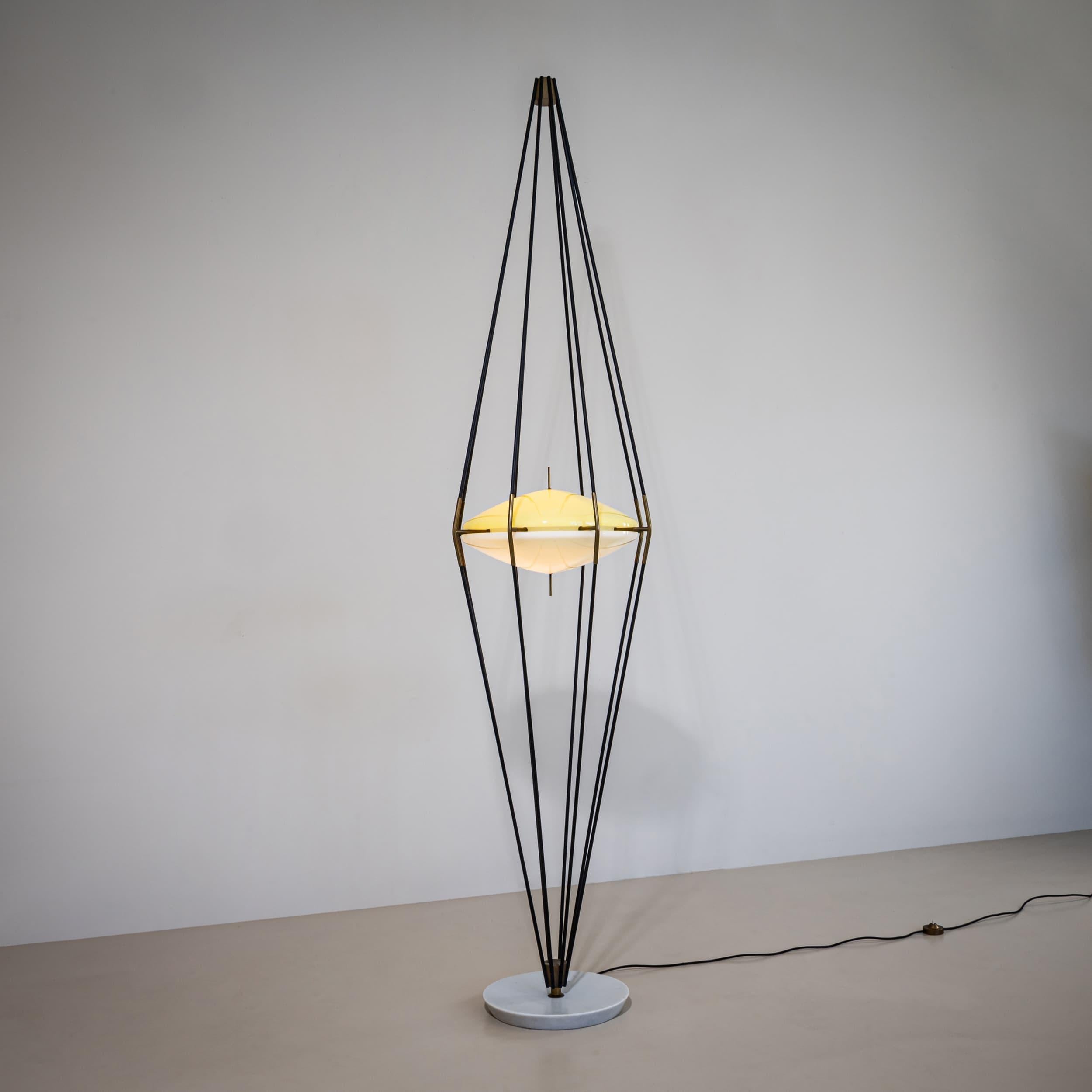 Lámpara de pie Modelo 12628 