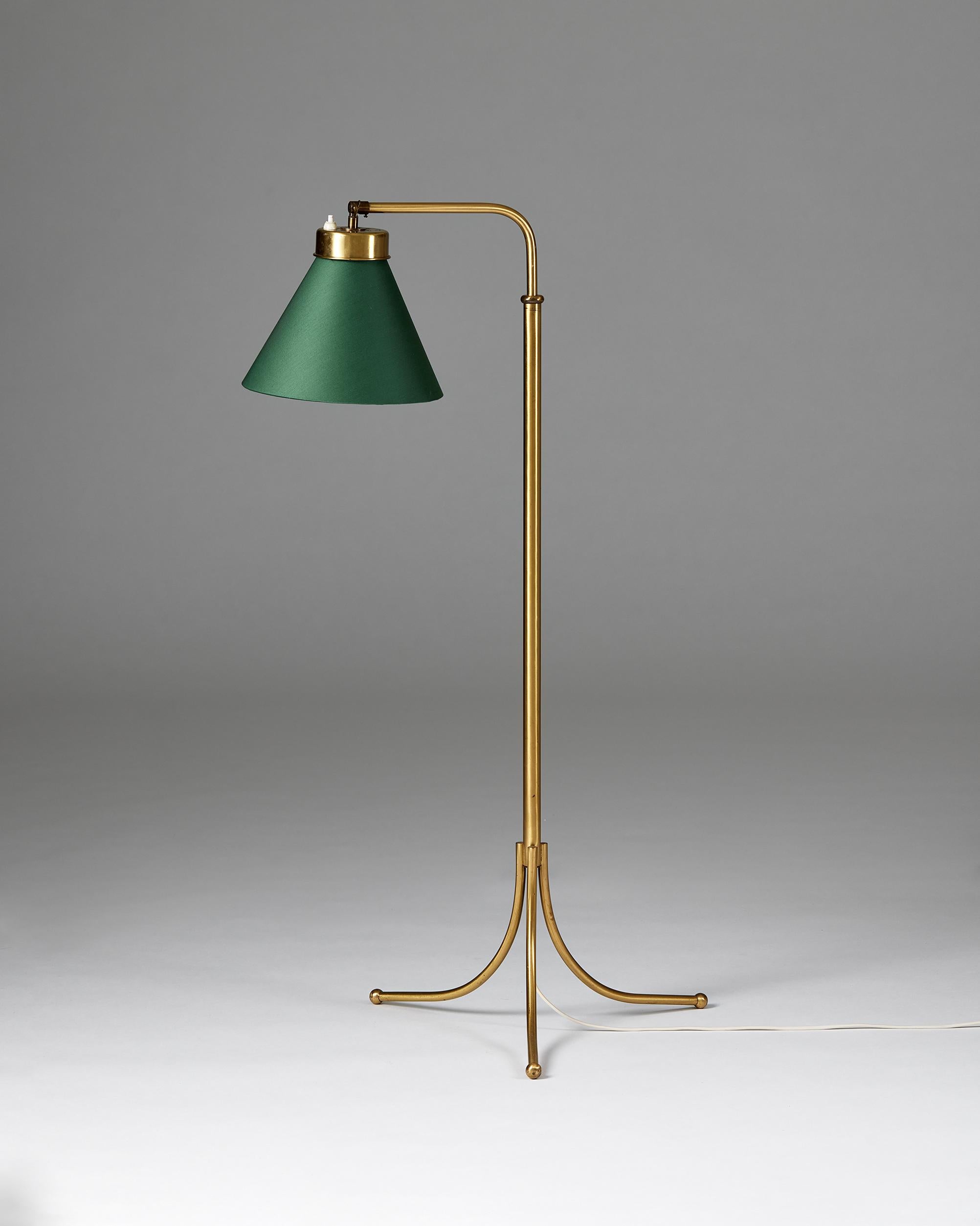 Floor lamp model 1842 designed by Josef Frank for Svenskt Tenn,
Sweden, 1932.

Brass.

Measures: 
H: 102.5 cm
W: 36 cm
Shade diameter: 24 cm
Base diameter: 42 cm

Josef Frank was a true European, he was also a pioneer of what would become classic