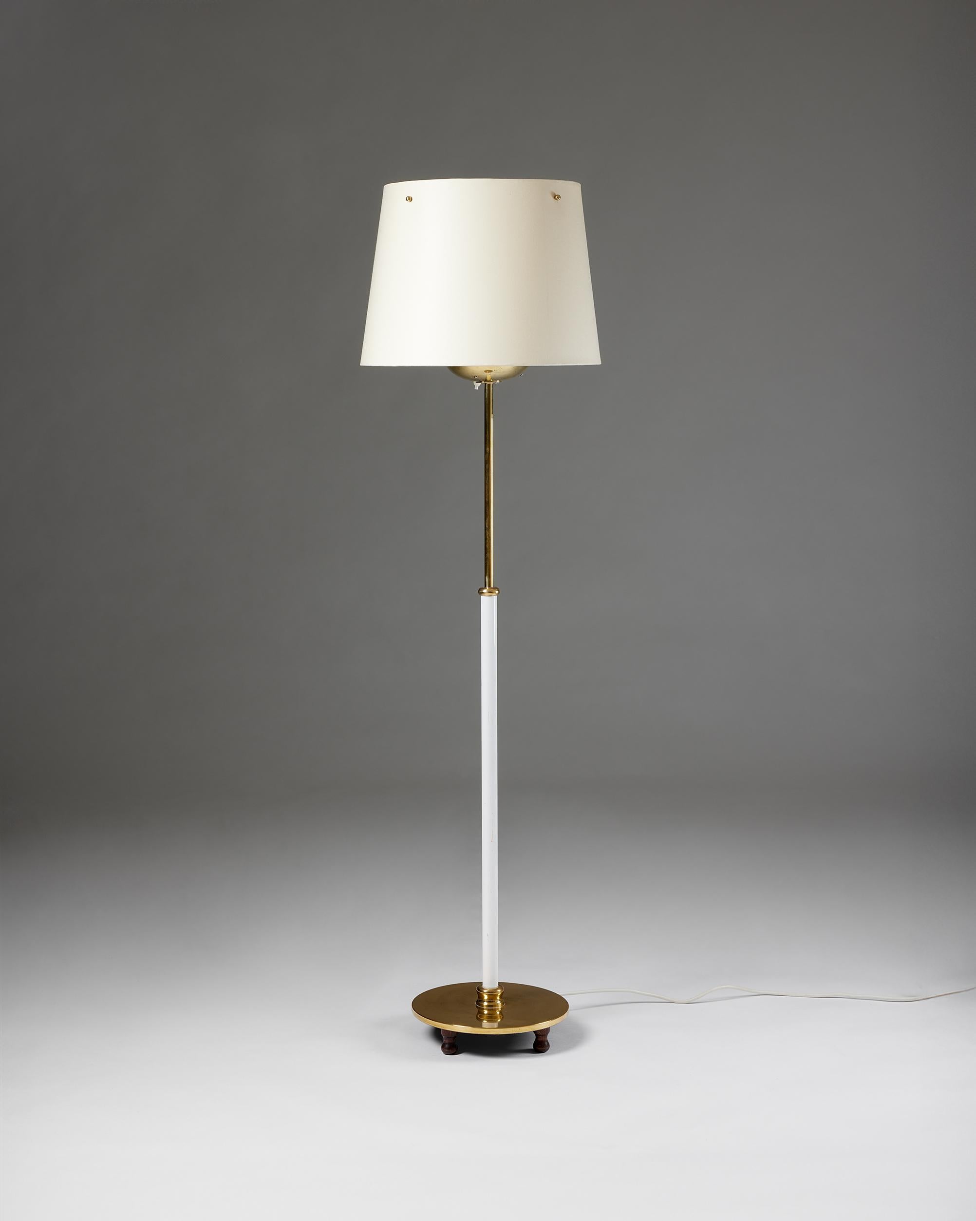 Floor lamp model 2564 designed by Josef Frank for Svenskt Tenn,
Sweden, 1950s
White lacquered brass and lacquered paper

H: 150 cm /4' 11