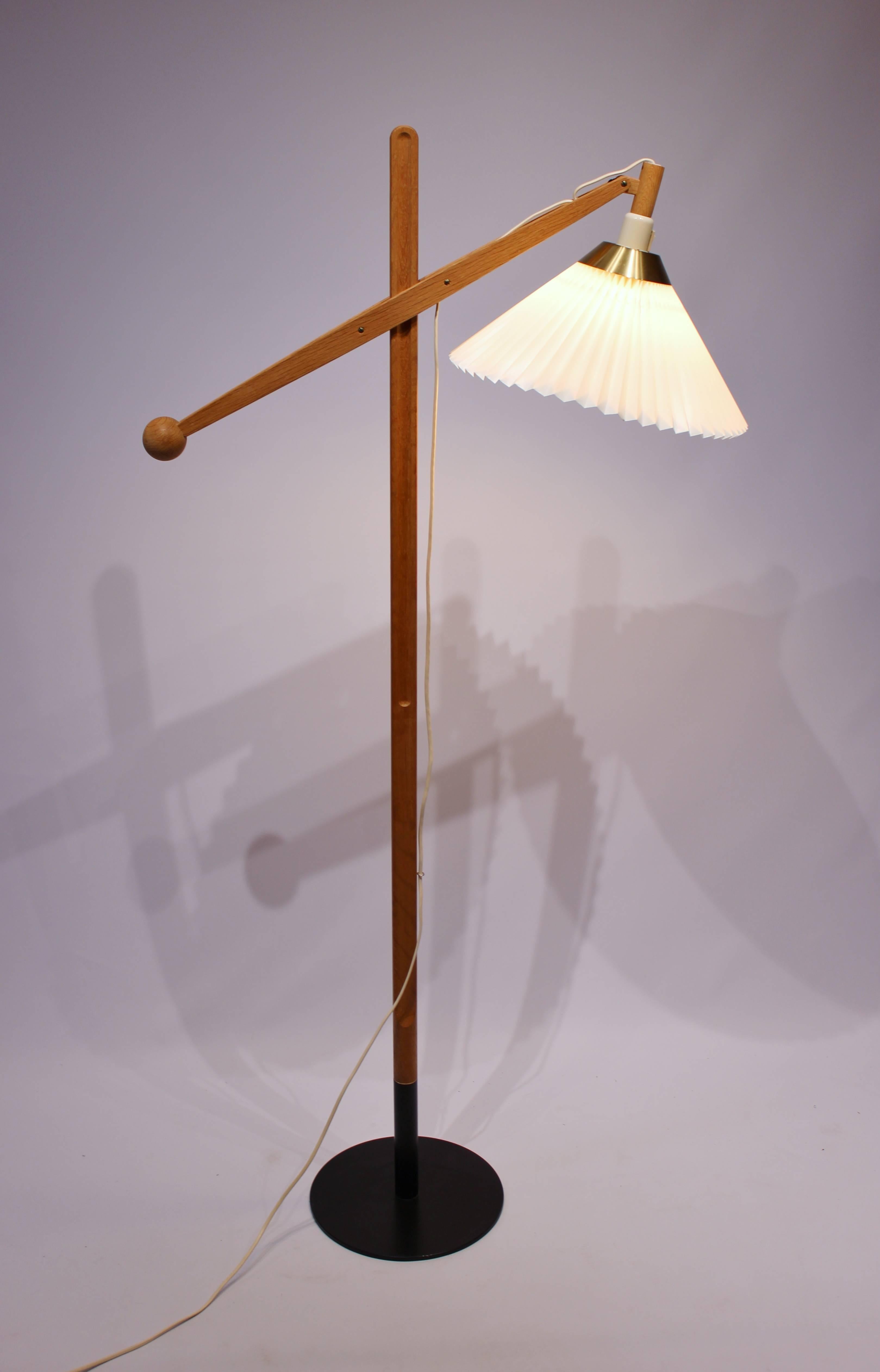 Scandinavian Modern Floor Lamp, Model 325 in Oak Designed by Vilhelm Wohlert for Le Klint, 1960s