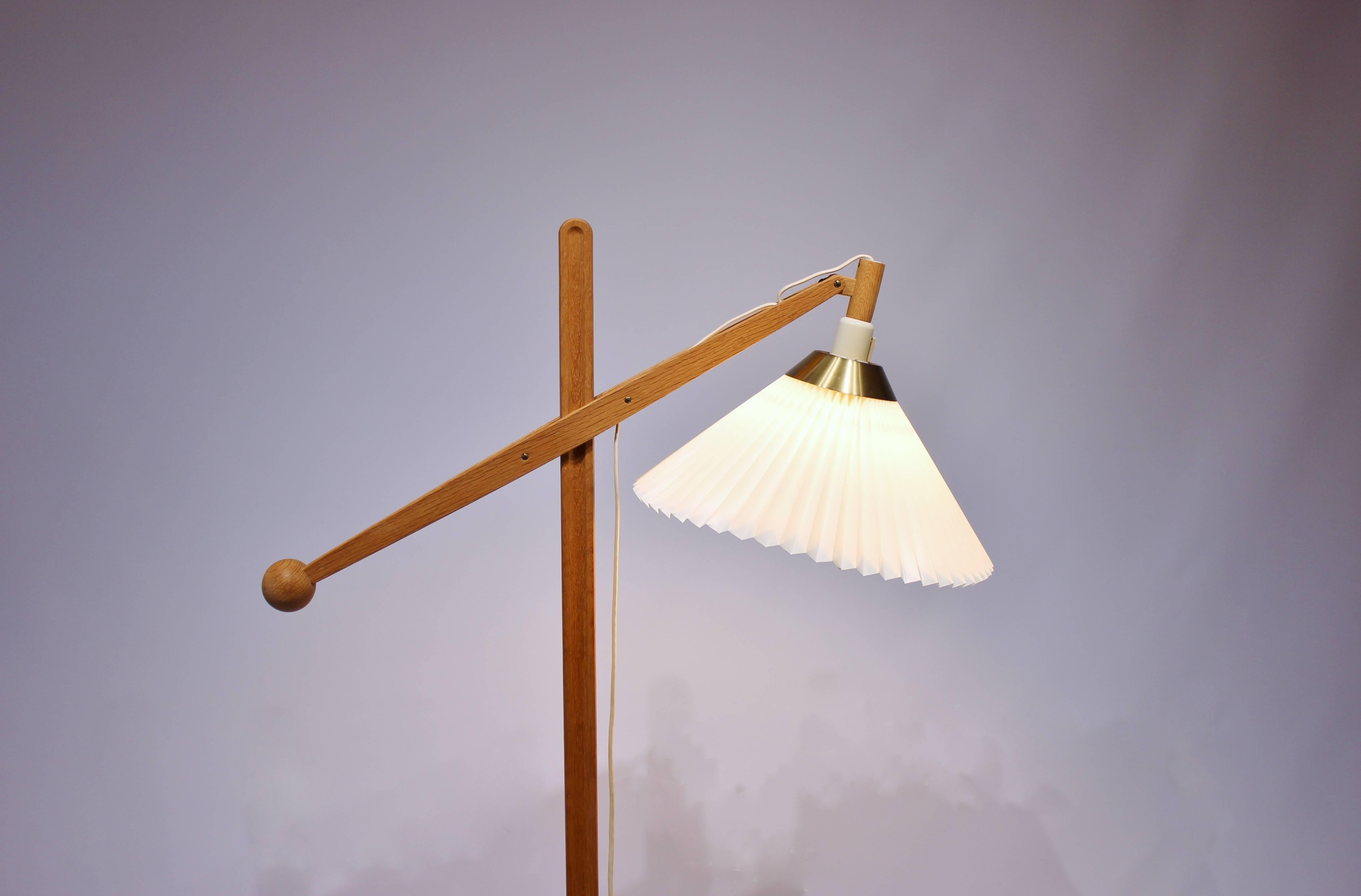 Mid-20th Century Floor Lamp, Model 325 in Oak Designed by Vilhelm Wohlert for Le Klint, 1960s