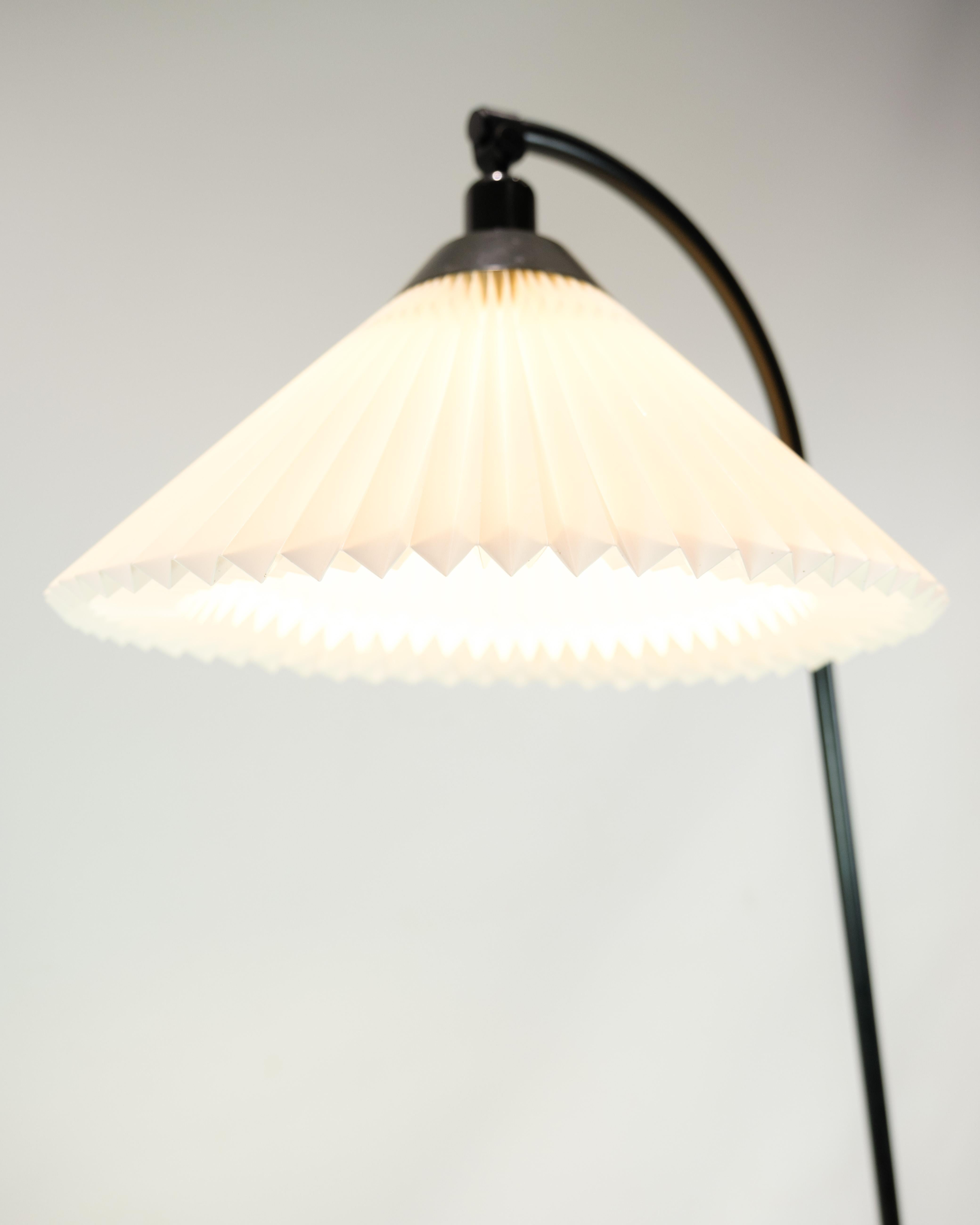 Lampadaire Modèle 368 En Métal Laqué Noir Par Flemming Agger en vente 1