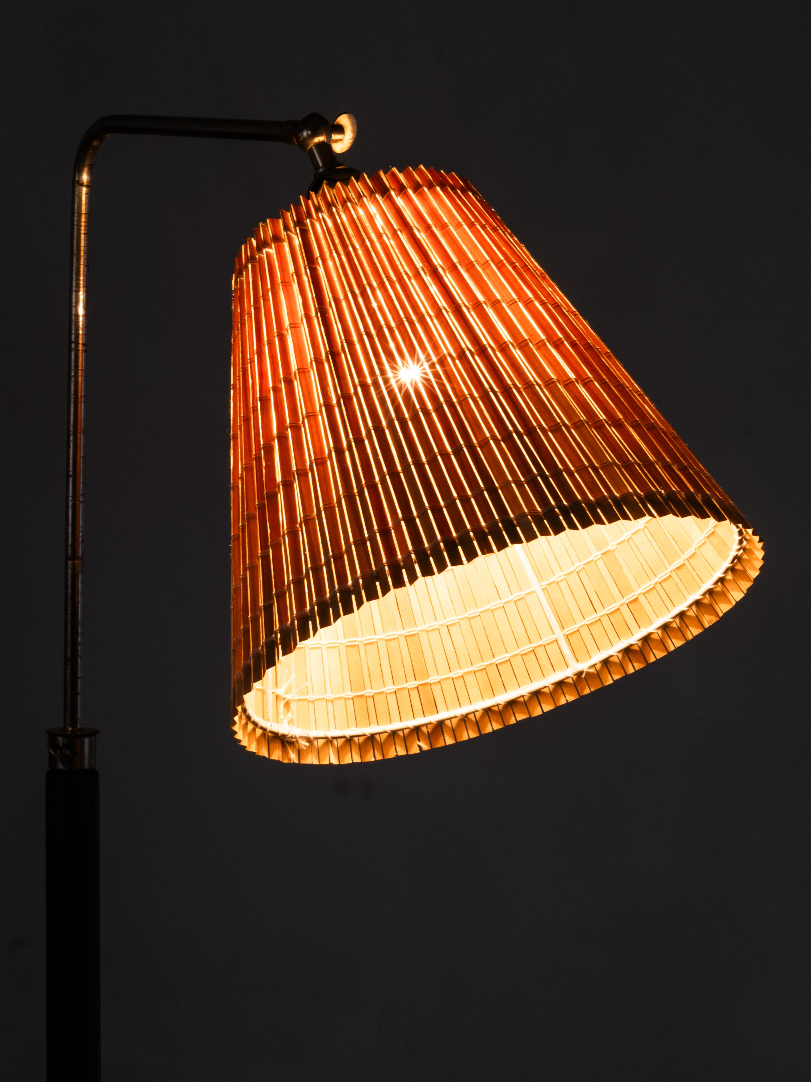 Lámpara de pie Modelo 60442 de Idman Oy, Finlandia, década de 1940 en venta 9