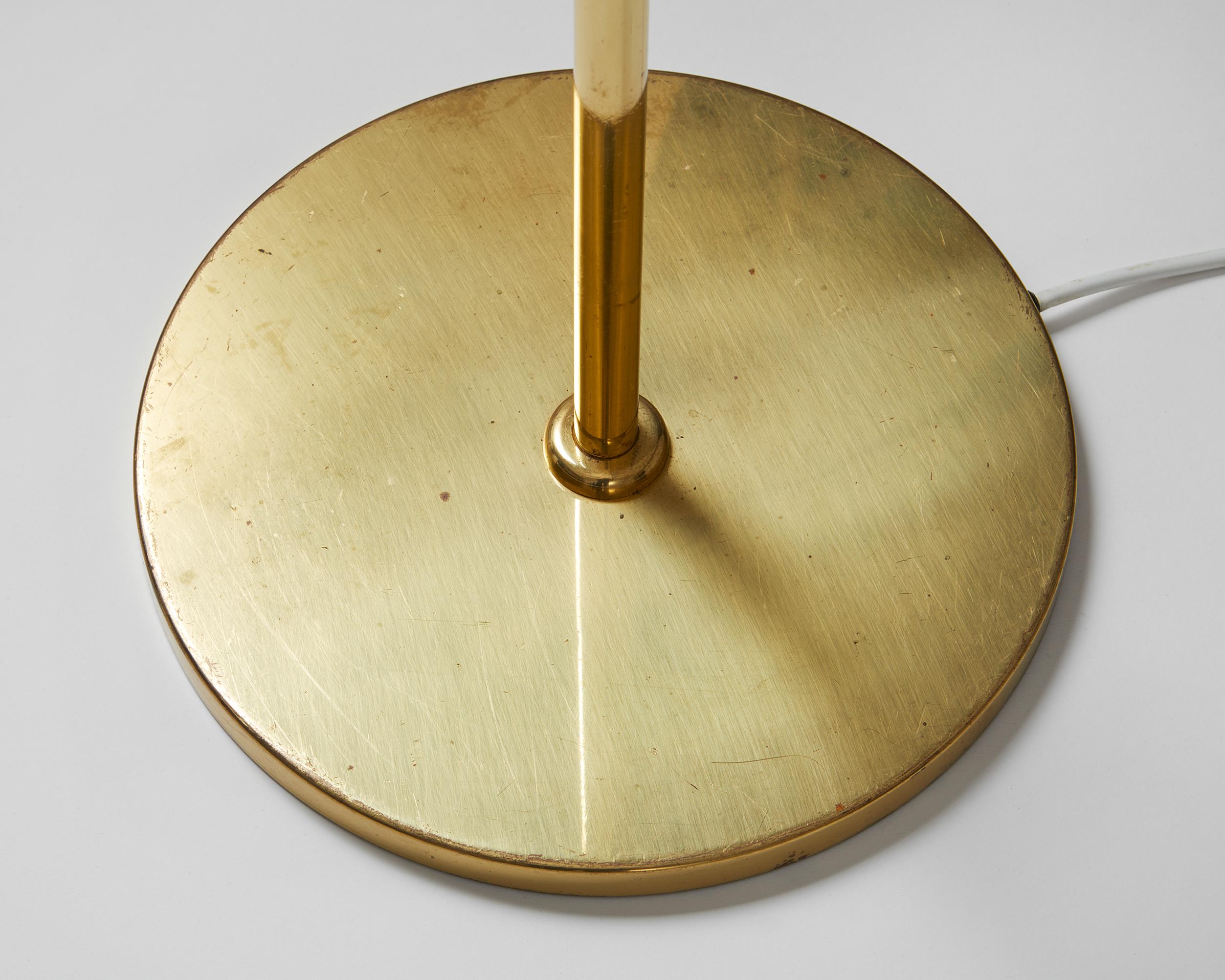 Floor Lamp Model 9621 Designed by Paavo Tynell for Taito Oy, Finland, 1940’s In Good Condition For Sale In Stockholm, SE