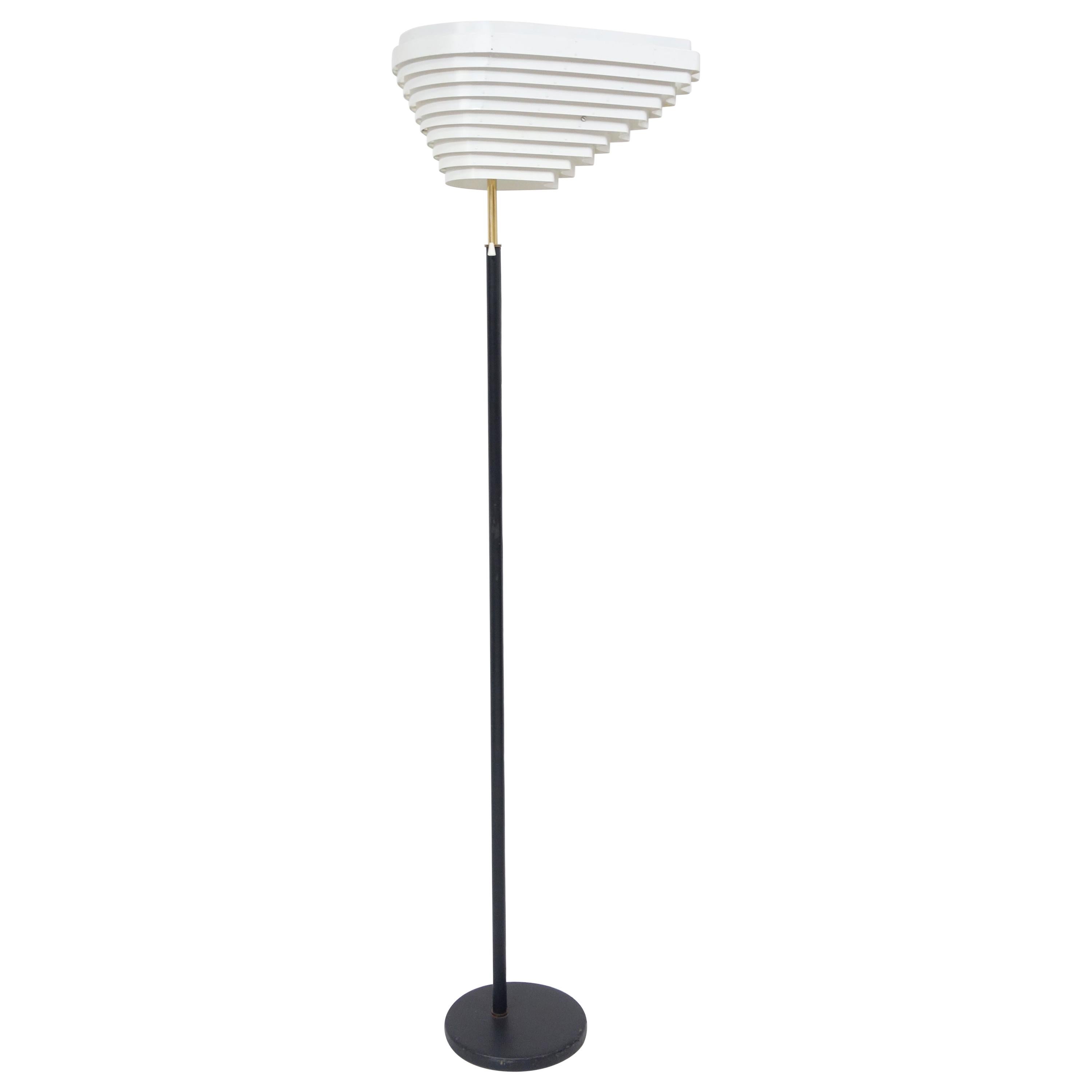 Floor Lamp Model A805 by Alvar Aalto, Valaistustyö Ky Edition, circa 1956 For Sale