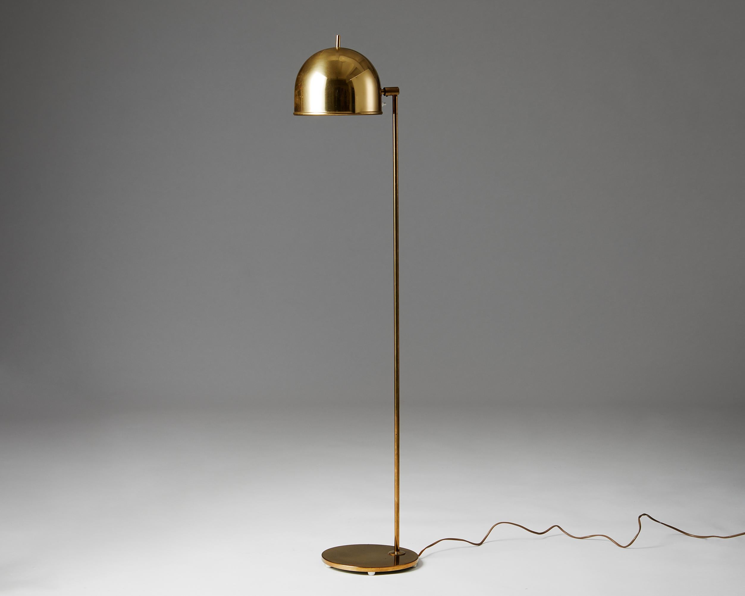 Floor lamp model G-075 designed by Eje Ahlgren for Bergboms,
Sweden. 1960s.
Brass.

Stamped.

This floor lamp, made with a fully adjustable shade, was manufactured in brass by Bergboms and designed by Eje Ahlgren. The protruding brass rod at