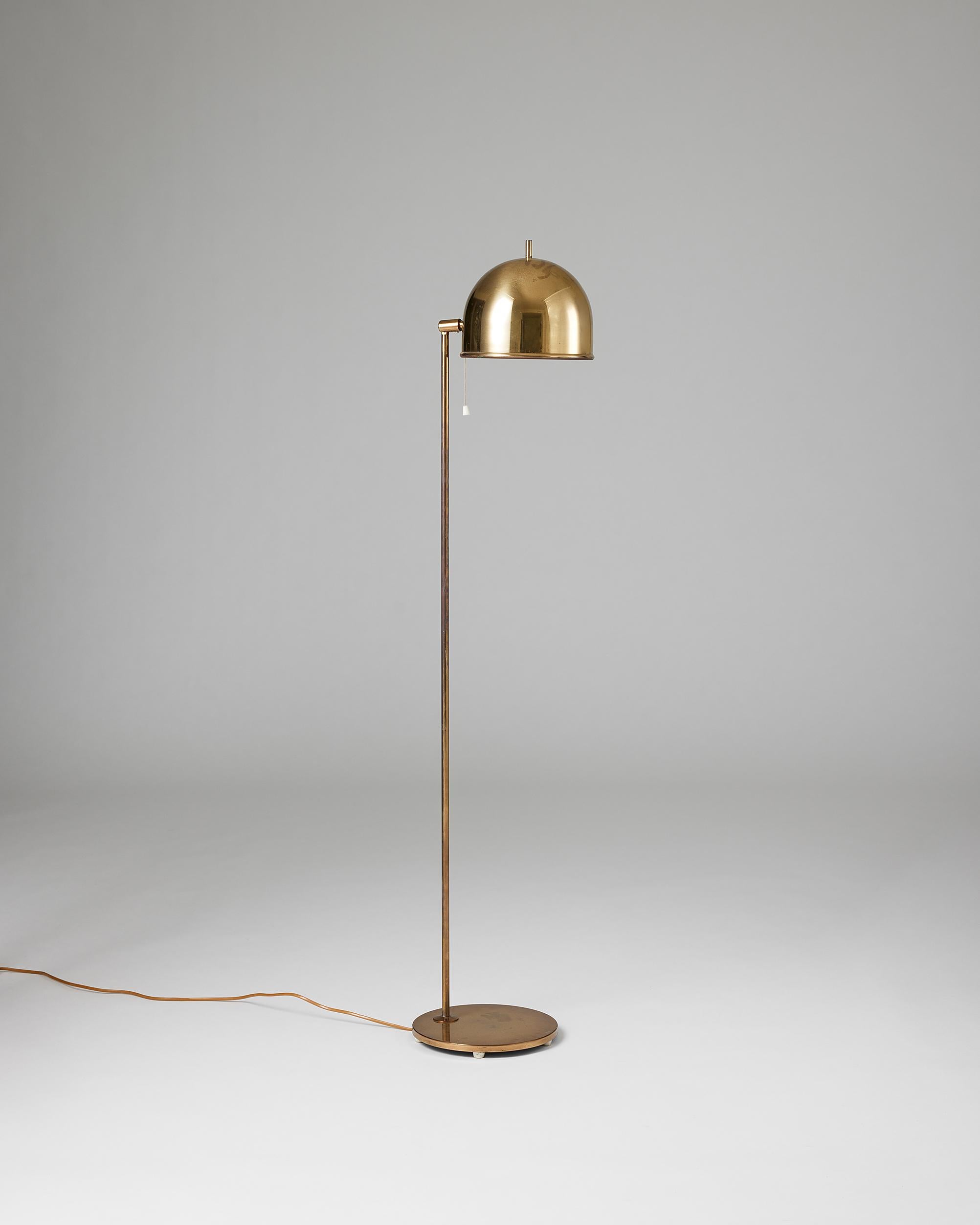 Floor lamp model G-075 designed by Eje Ahlgren for Bergboms,
Sweden, 1960s.

Brass.

Stamped.

H: 125 cm
W: 23 cm
D: 28 cm