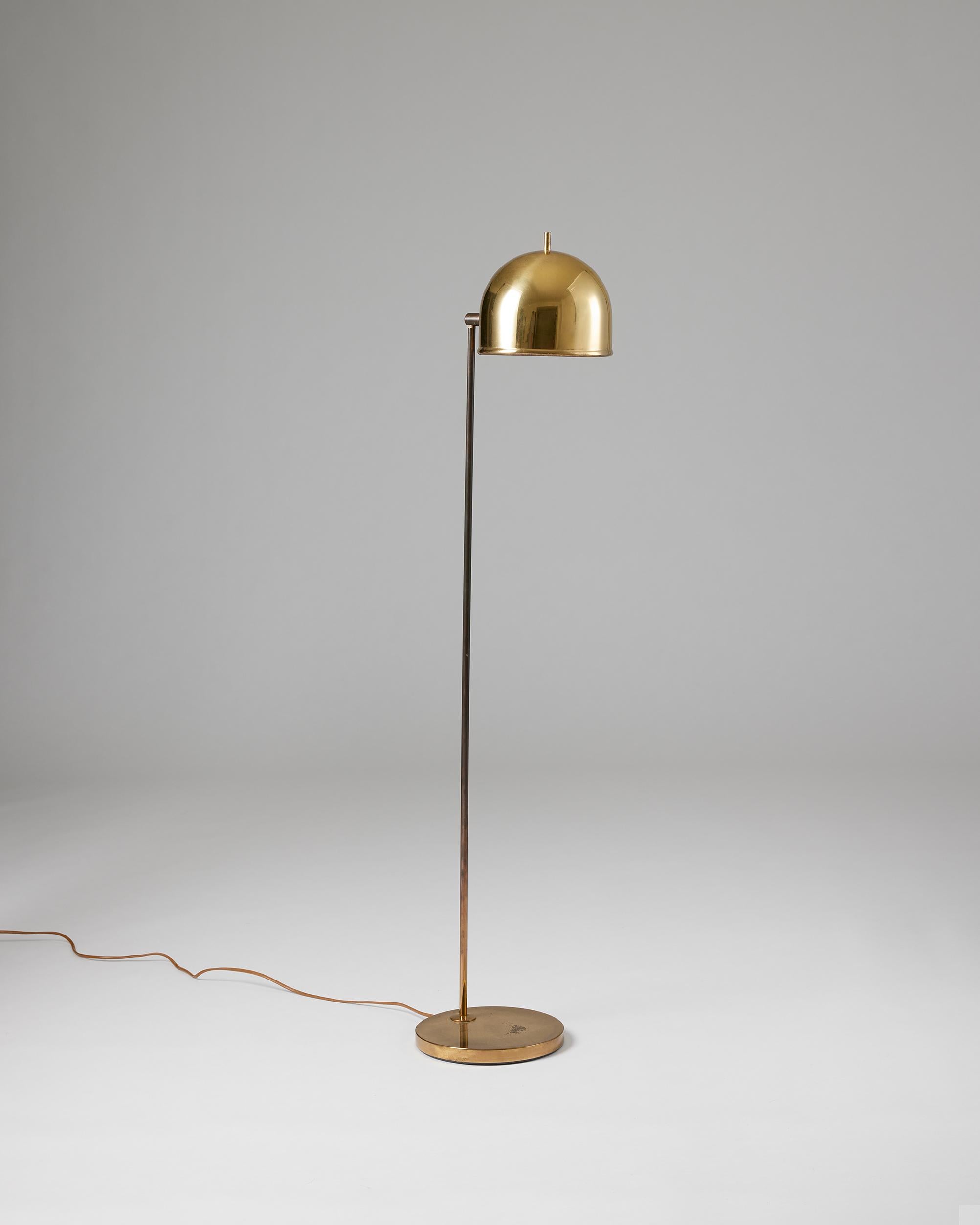 Floor lamp model G-075 designed by Eje Ahlgren for Bergboms,
Sweden, 1960s.

Brass.

This floor lamp, made with a fully adjustable shade, was manufactured in brass by Bergboms and designed by Eje Ahlgren. The protruding brass rod at the top of the