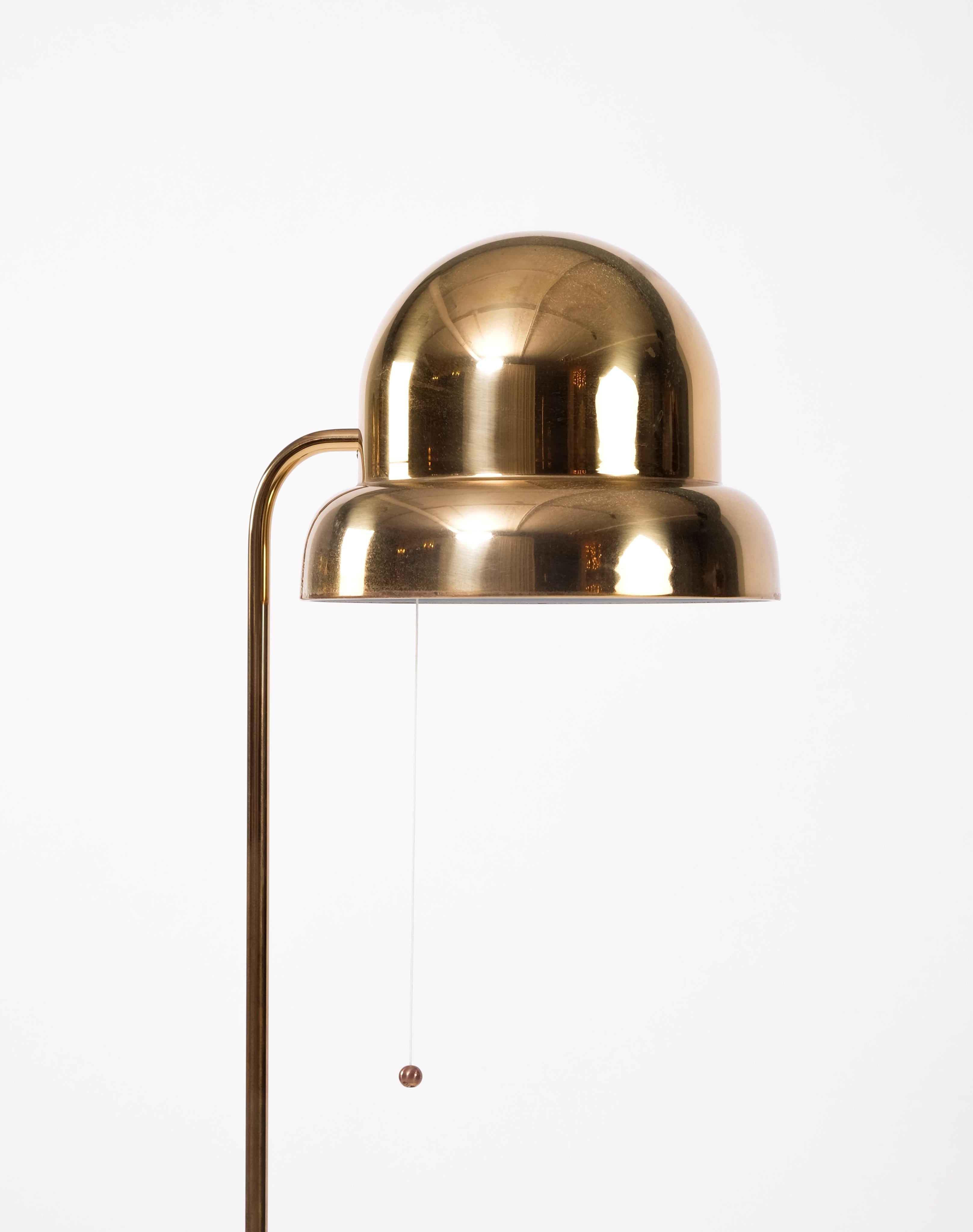 Floor lamp in brass, model G-090 manufactured by Bergboms, Sweden, 1960s.
New wiring.
Measures: Height 110 cm.