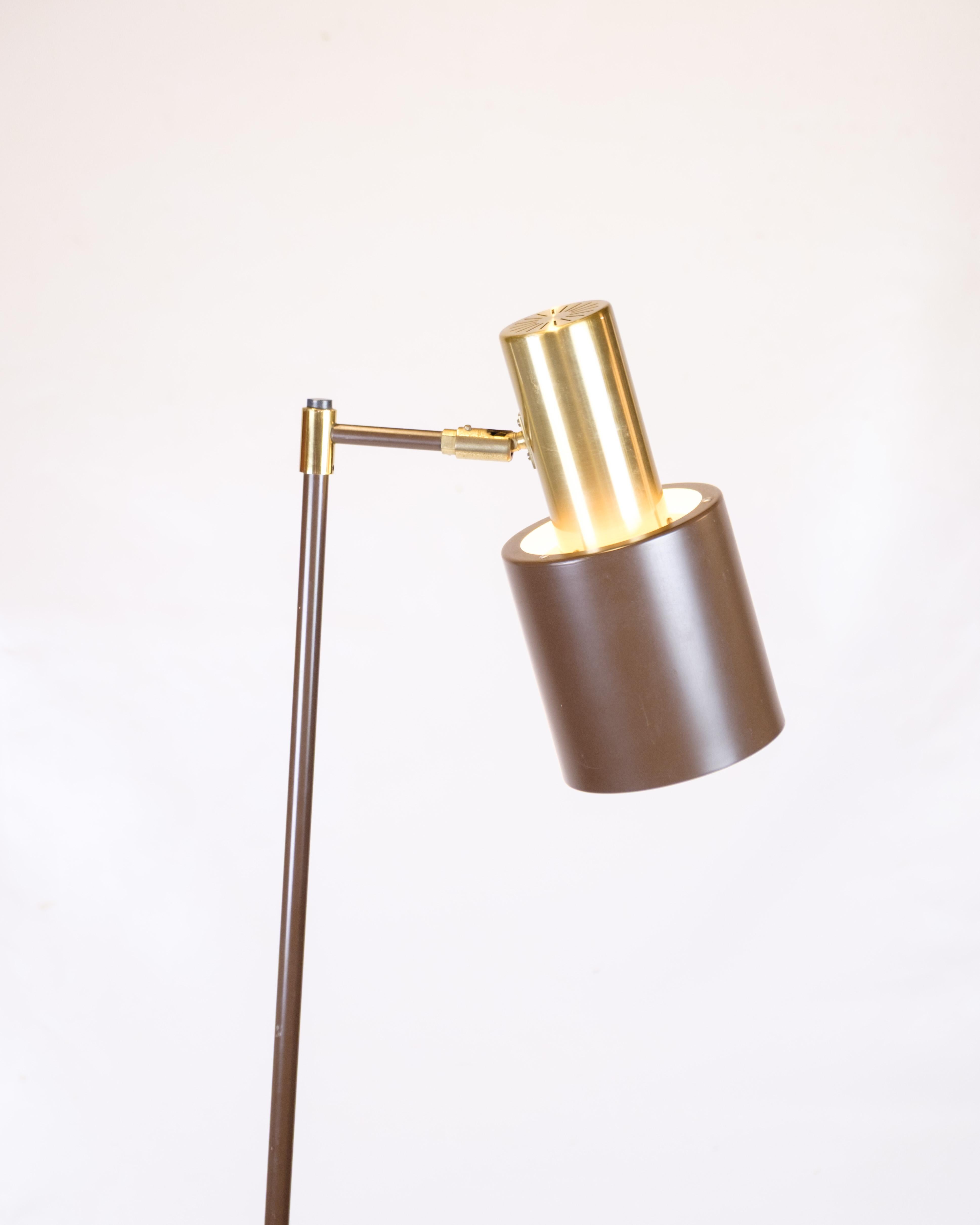 Fin du 20e siècle Lampadaire Model Studio En Métal Laqué Brun Et Laiton Par Jo Hammerborg en vente