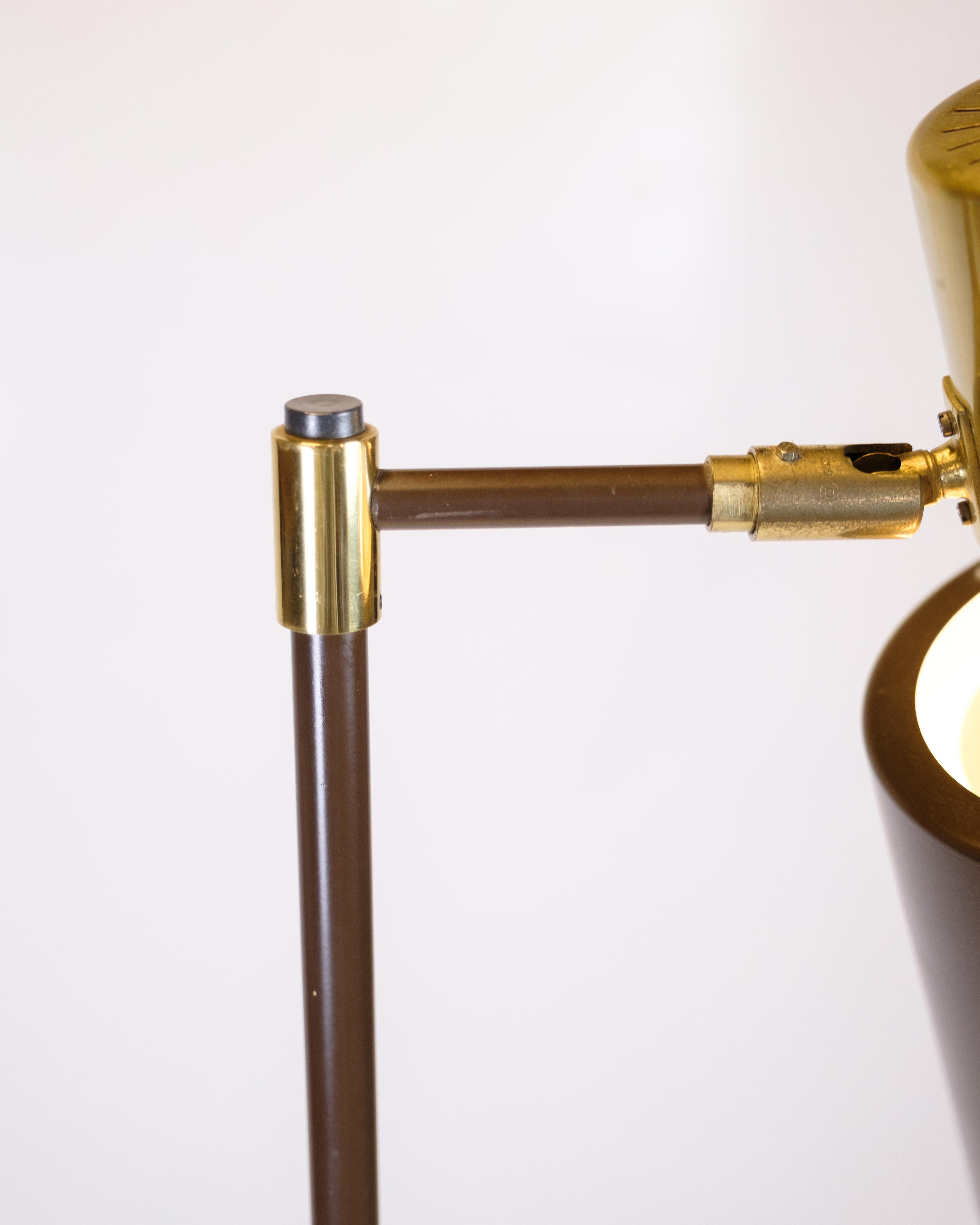 Lampadaire Model Studio En Métal Laqué Brun Et Laiton Par Jo Hammerborg en vente 2