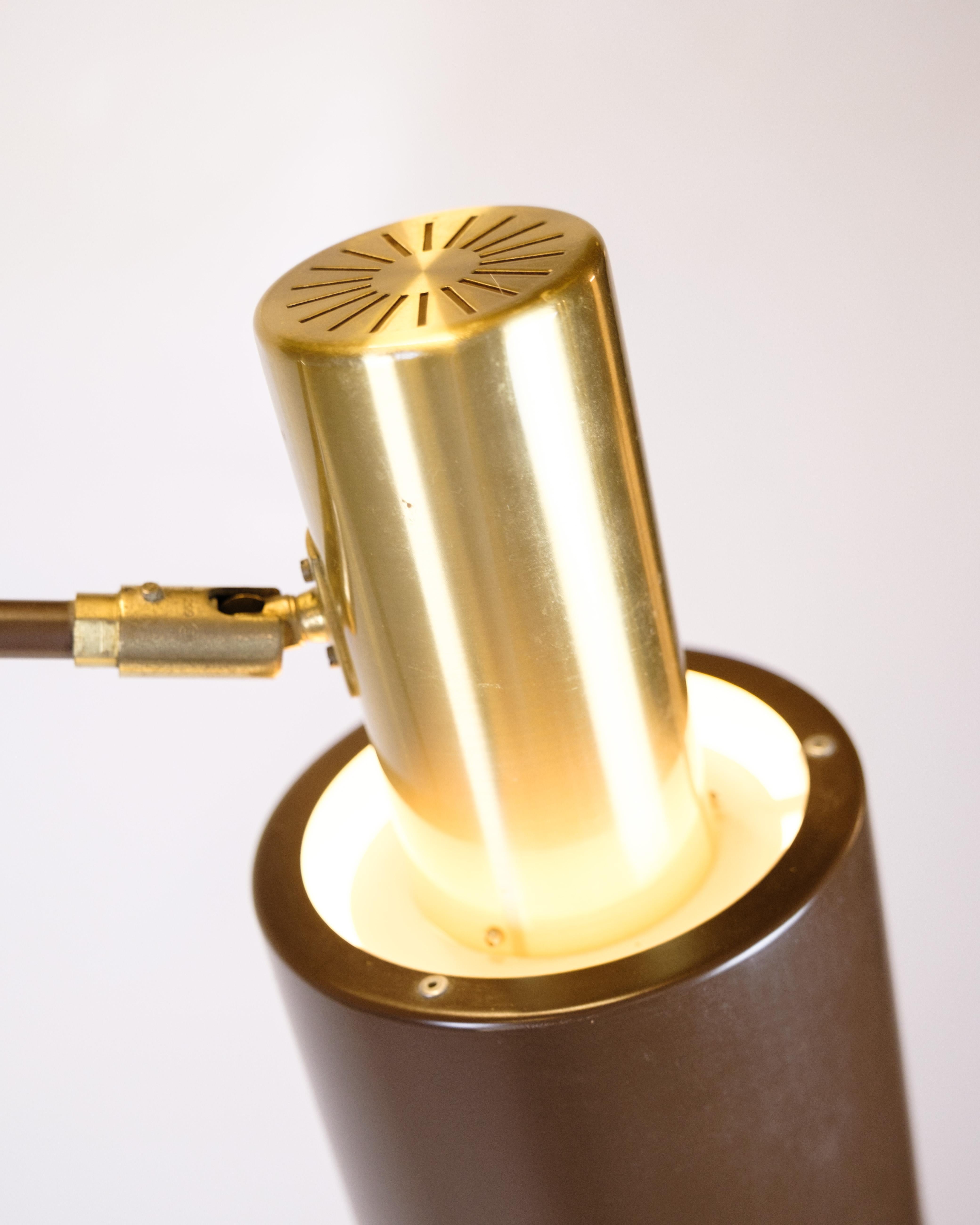 Lampadaire Model Studio En Métal Laqué Brun Et Laiton Par Jo Hammerborg en vente 3